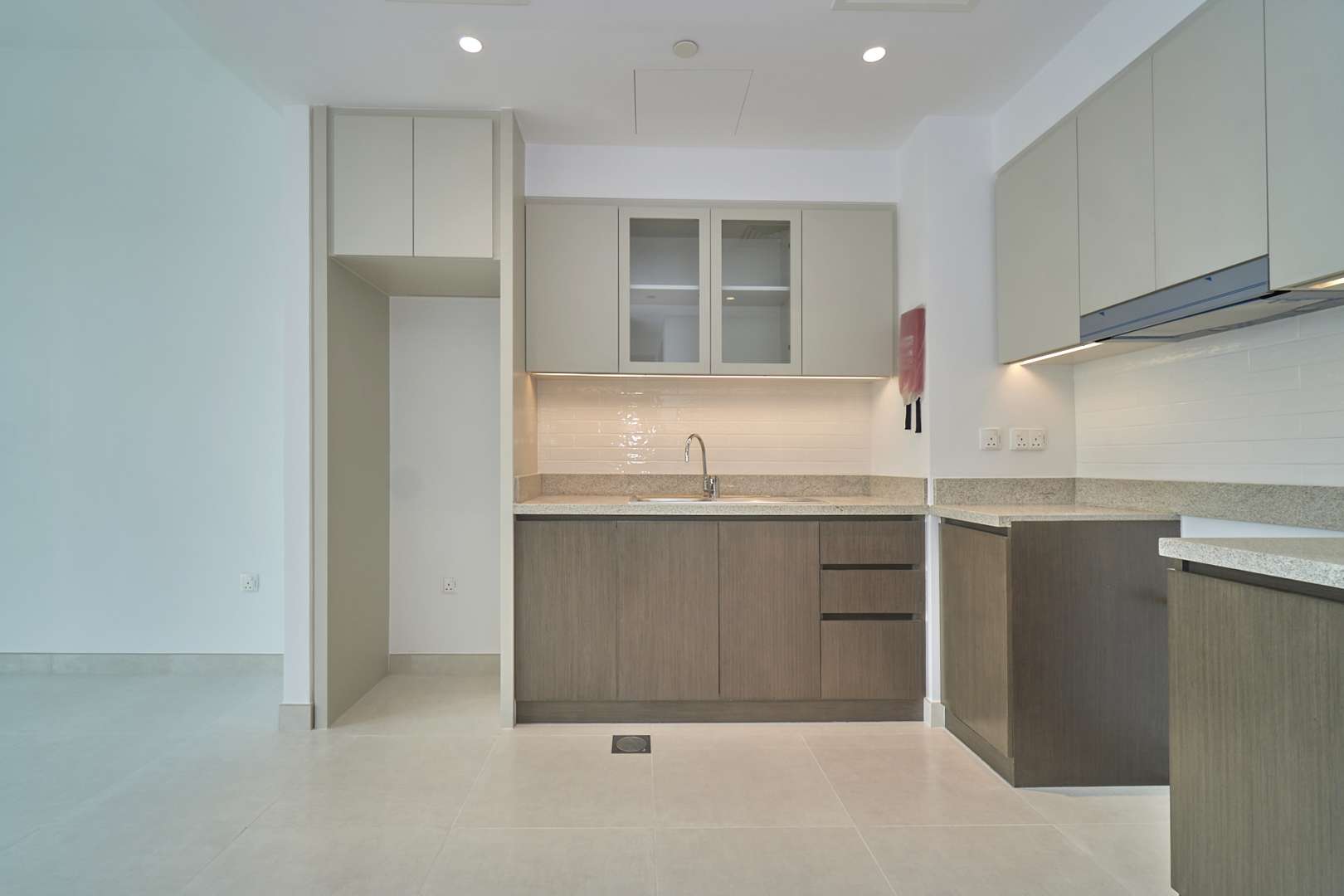 Modern kitchen in 1-bedroom apartment, Creekside 18, Dubai Creek Harbour, available for rent