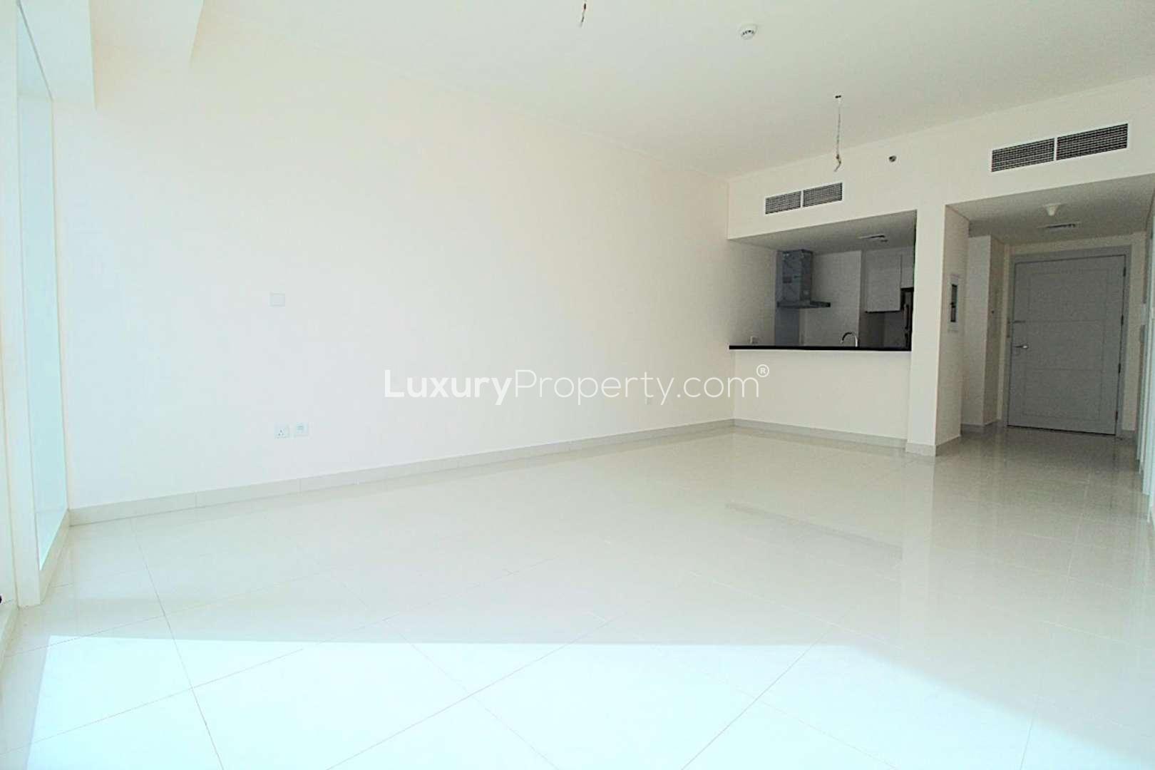 High-floor apartment in Damac Heights, Dubai Marina, for sale - stunning skyscraper view