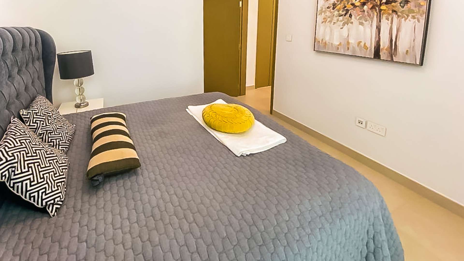 Modern bathroom with sleek vanity in Downtown Dubai 1-bedroom apartment for rent