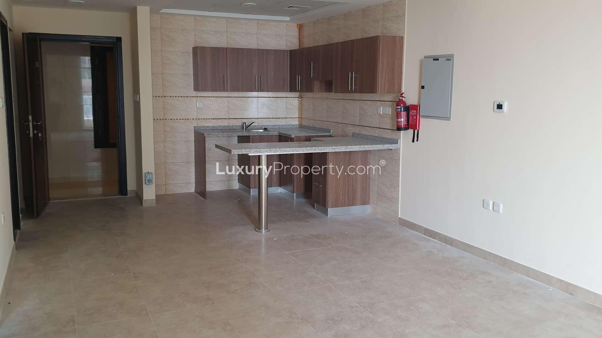 "Spacious kitchen area in 1-bedroom apartment, Dubai Star Tower, Jumeirah Lake Towers, for rent.",Brand new kitchen in 1-bedroom apartment, Dubai Star Tower, Jumeirah Lake Towers, for rent