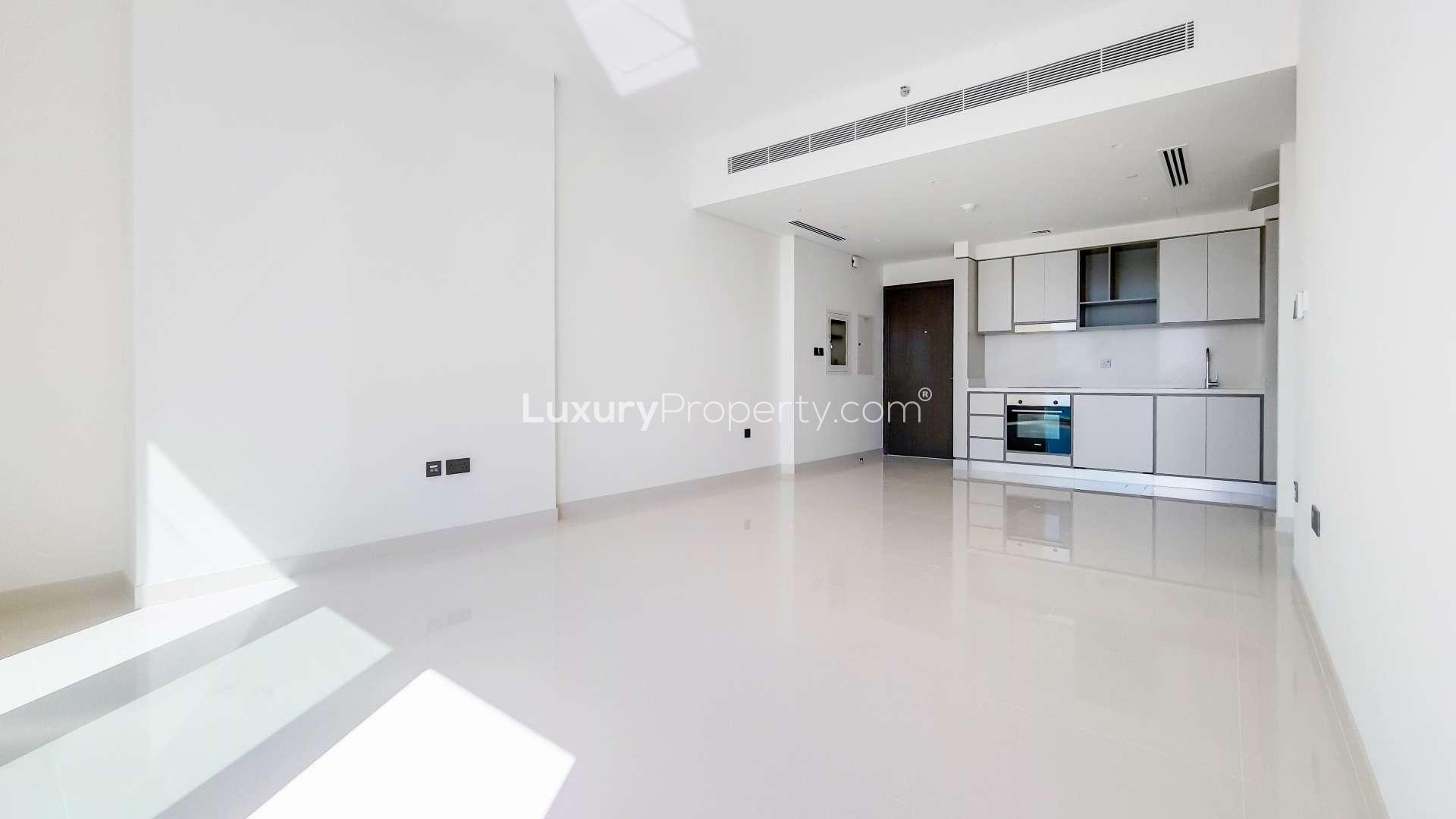 Empty apartment with full sea view, Emaar Beachfront, Dubai Harbour, bright interior, large windows