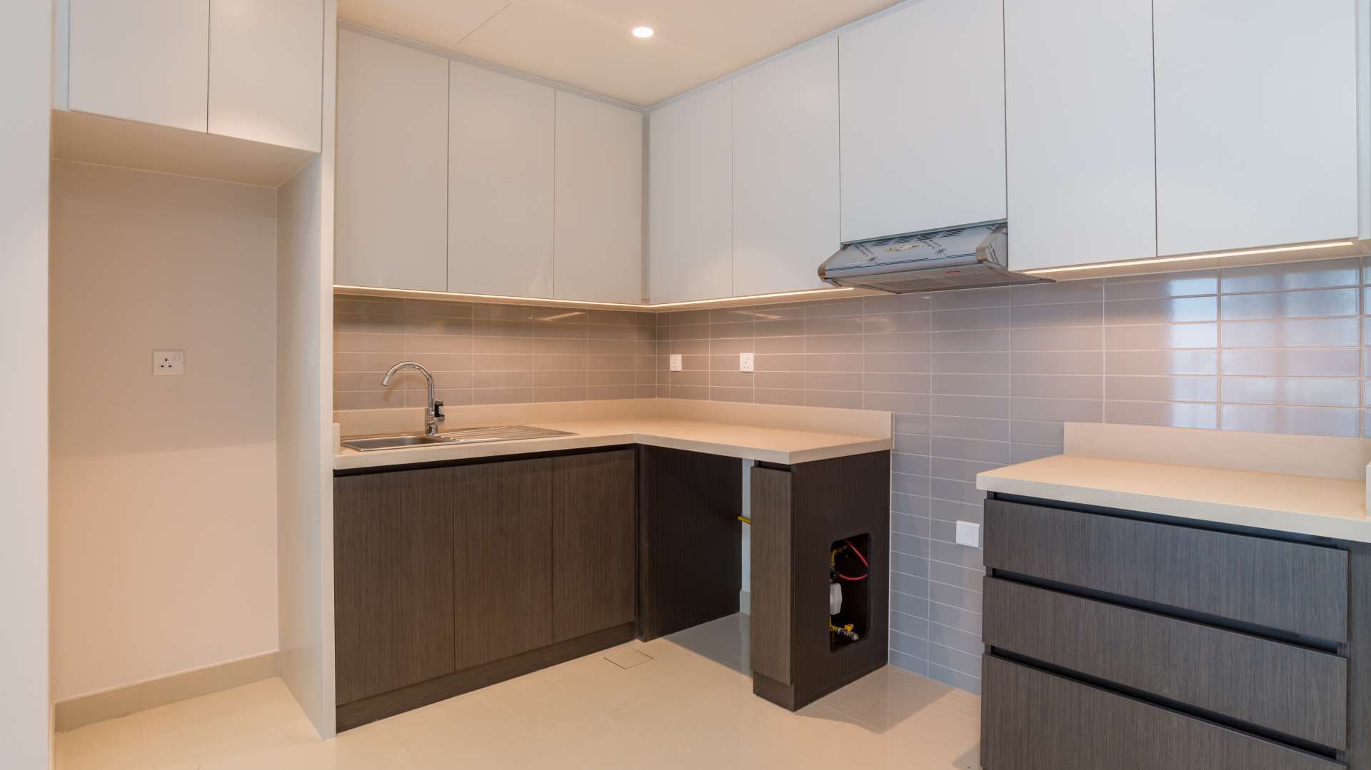 Modern kitchen in 1-bedroom apartment for rent, Harbour Views, Dubai Creek Harbour