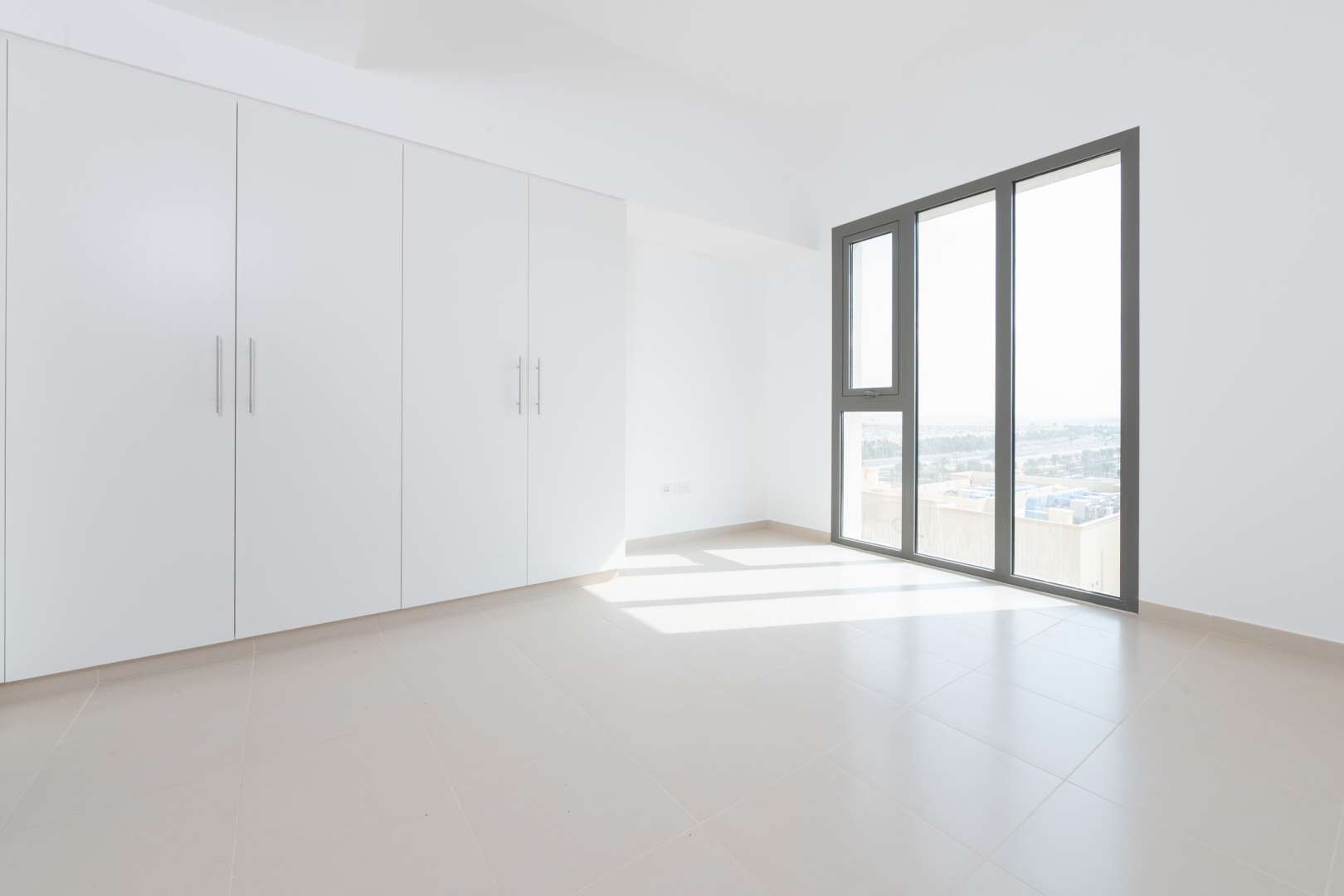 Bright living area in 1-bedroom apartment, Hayat Boulevard, Town Square, for rent