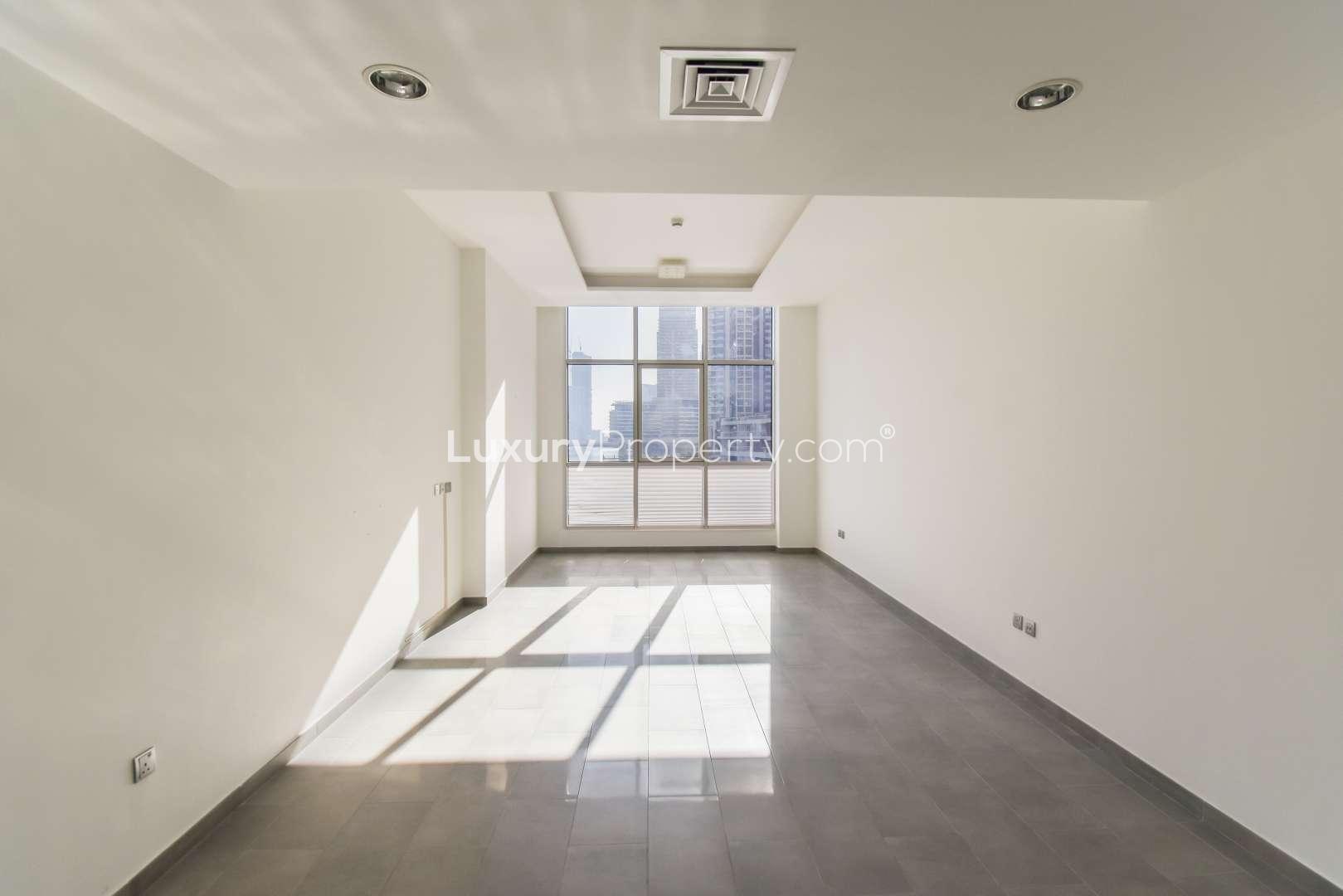 Modern gym in JAM Marina Residence apartment, Dubai Marina, featuring treadmills and fitness equipment