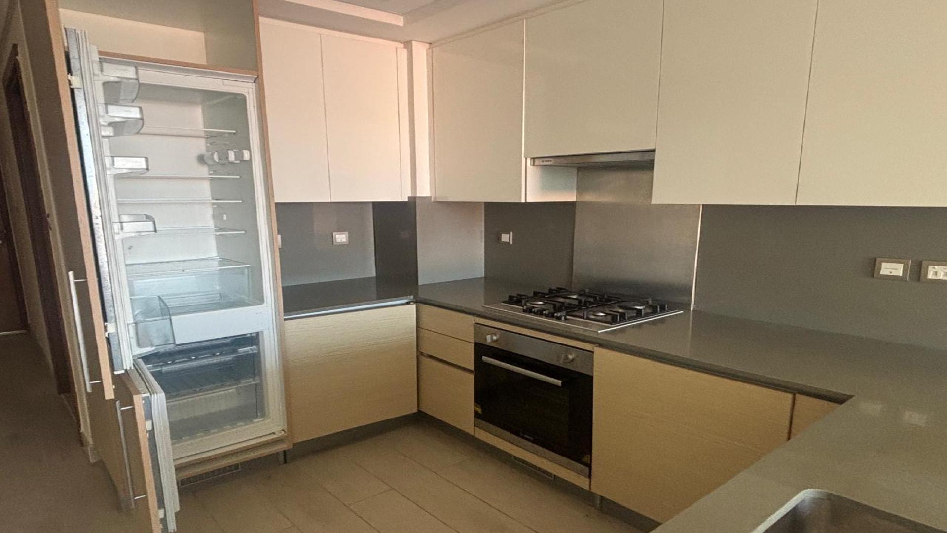 Modern kitchen in one-bedroom apartment at Azizi Mina, Palm Jumeirah, for rent