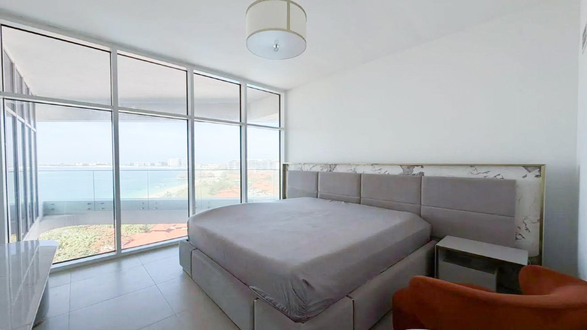 Modern kitchen in Azizi Mina apartment, Palm Jumeirah. Spacious layout, sleek design, luxury rental