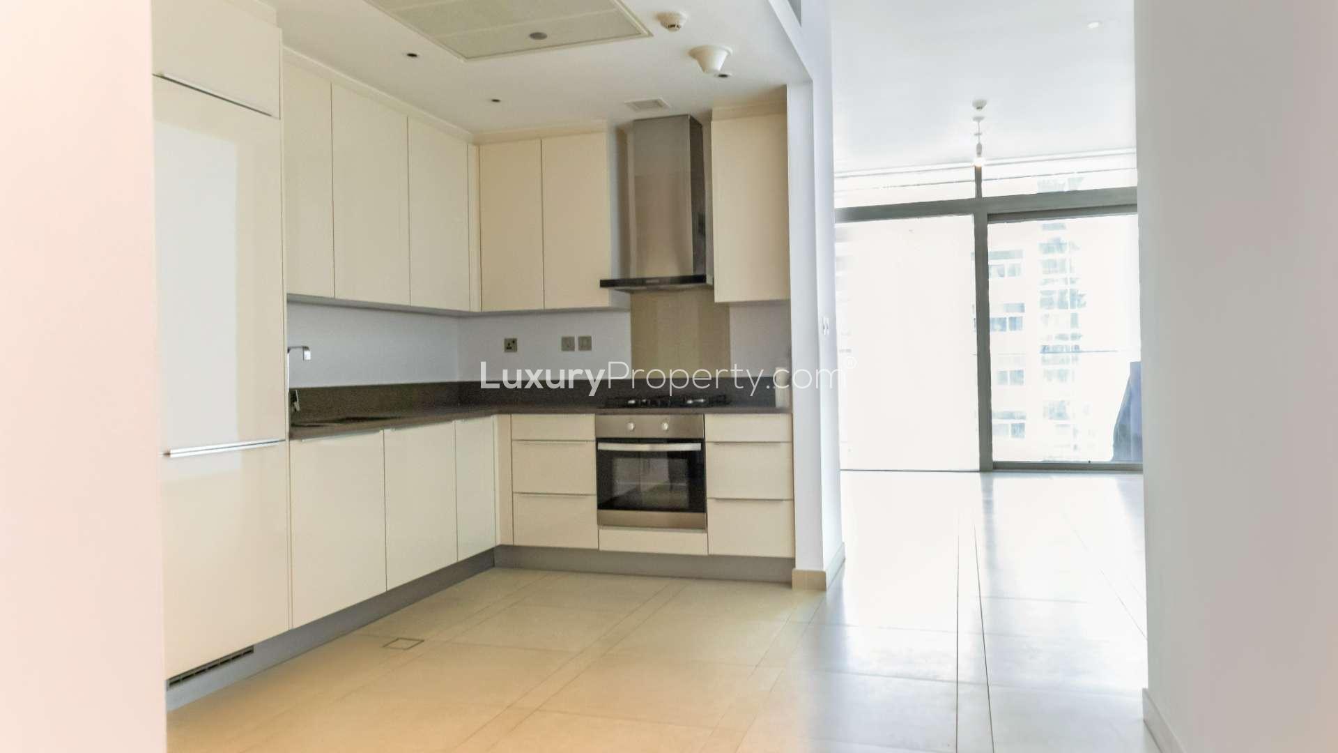 "Bright living room with city view in Marina Gate apartment, Dubai Marina, for rent.",Modern kitchen with sleek design in Dubai Marina apartment for rent at Marina Gate
