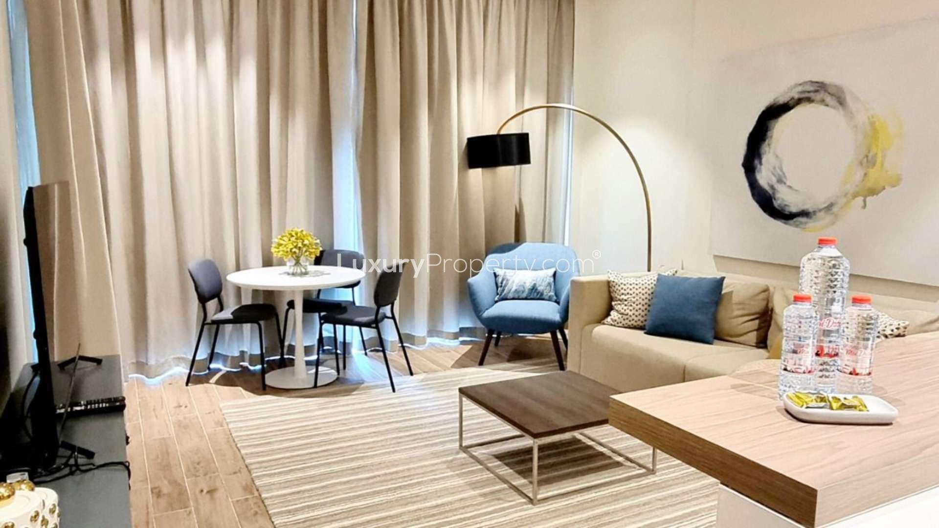 Luxury one-bedroom apartment with marina view, modern decor, Marina Gate, Dubai Marina