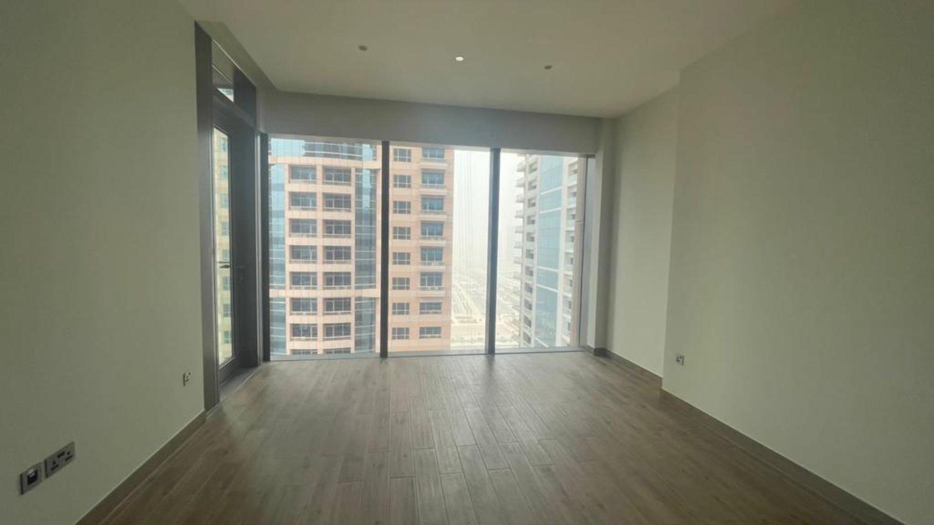 Modern apartment with waterfront views and pool in Marina Gate, Dubai Marina