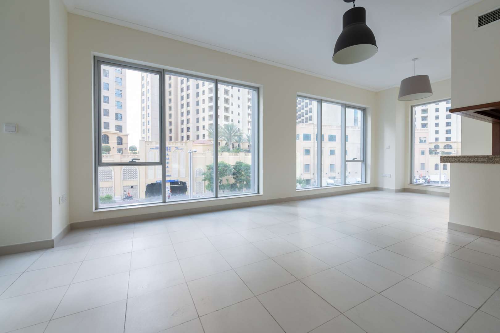 Bright living area in renovated 1-bedroom apartment, Shemara Tower, Dubai Marina, for rent