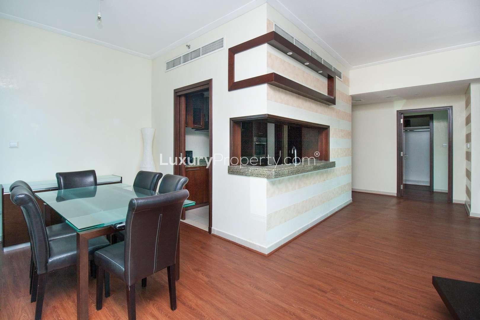 Modern kitchen in furnished 1-bedroom apartment, granite countertops, Shemara Tower, Dubai Marina