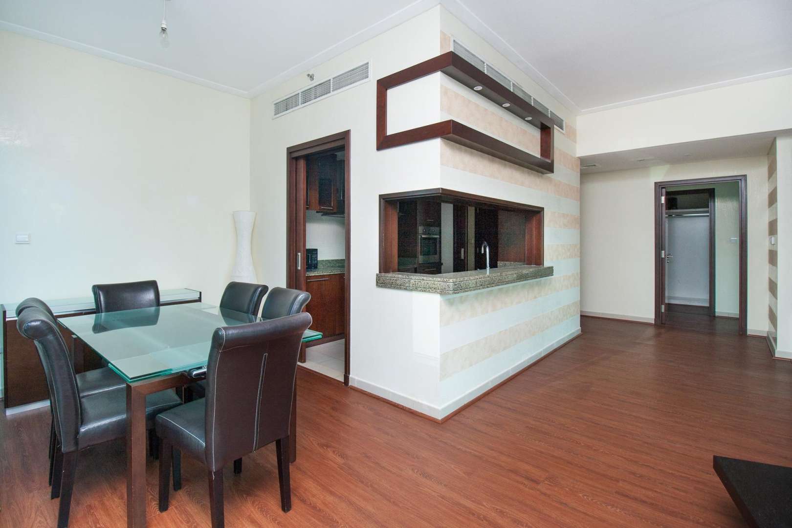 Modern kitchen in furnished 1-bedroom apartment, granite countertops, Shemara Tower, Dubai Marina