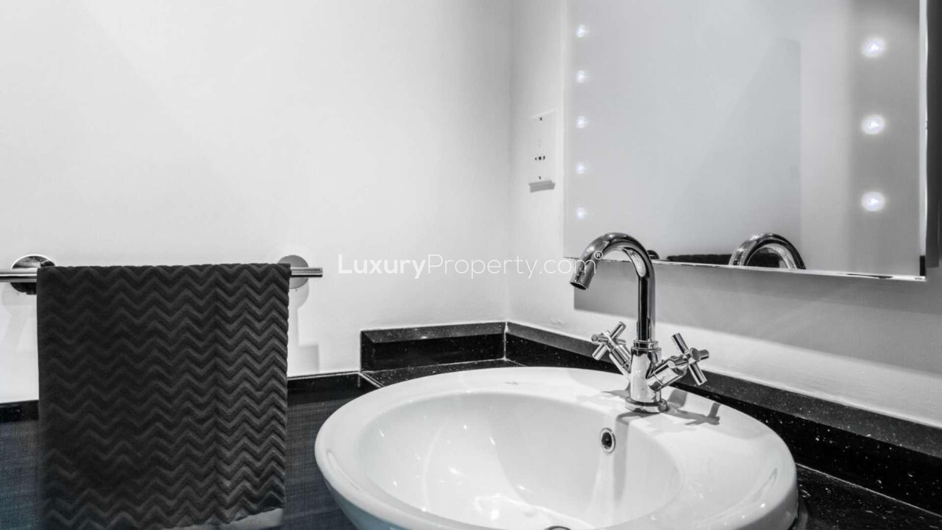 N/A,Modern bathroom in 1-bedroom apartment, Marina Quay West, Dubai Marina for rent