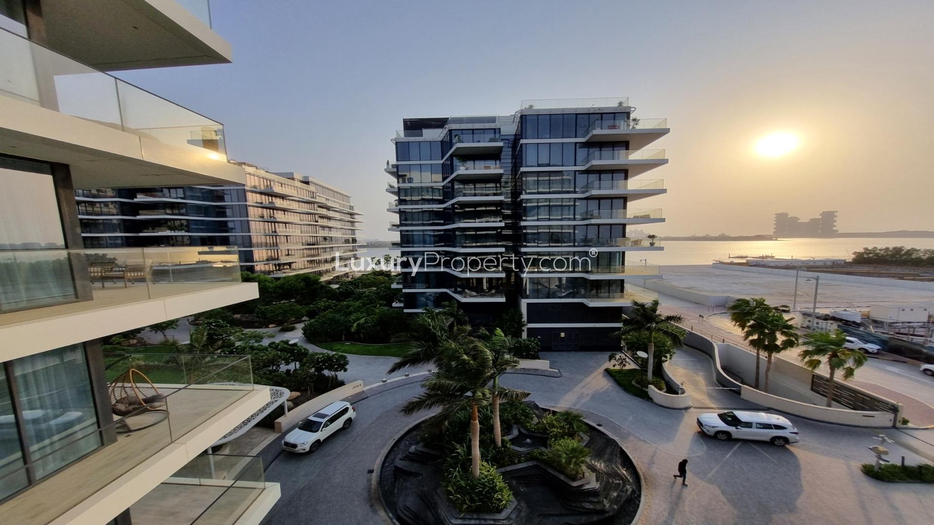 Luxurious garden pathway at Serenia Residences, Palm Jumeirah apartment community for rent