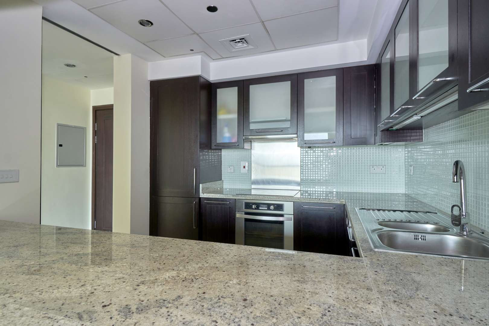 Modern kitchen in 1-bedroom apartment, Mosela, The Views, with granite countertops and dark cabinets