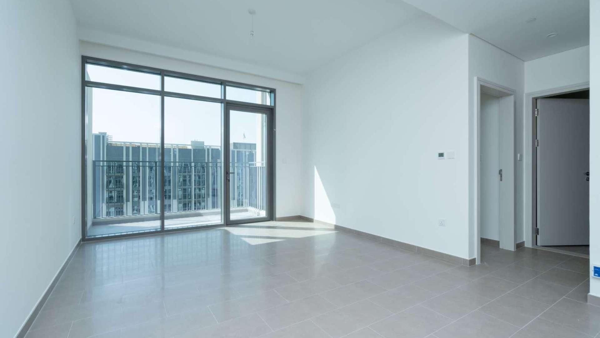 Empty living room in chiller-free 1-bedroom apartment, Park Heights, Dubai Hills Estate