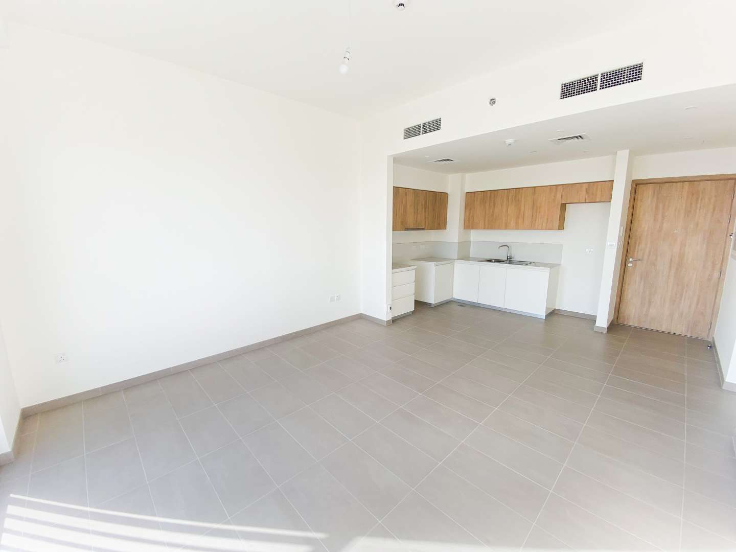 High-floor apartment interior with modern kitchen in Dubai Hills Estate, Park Ridge