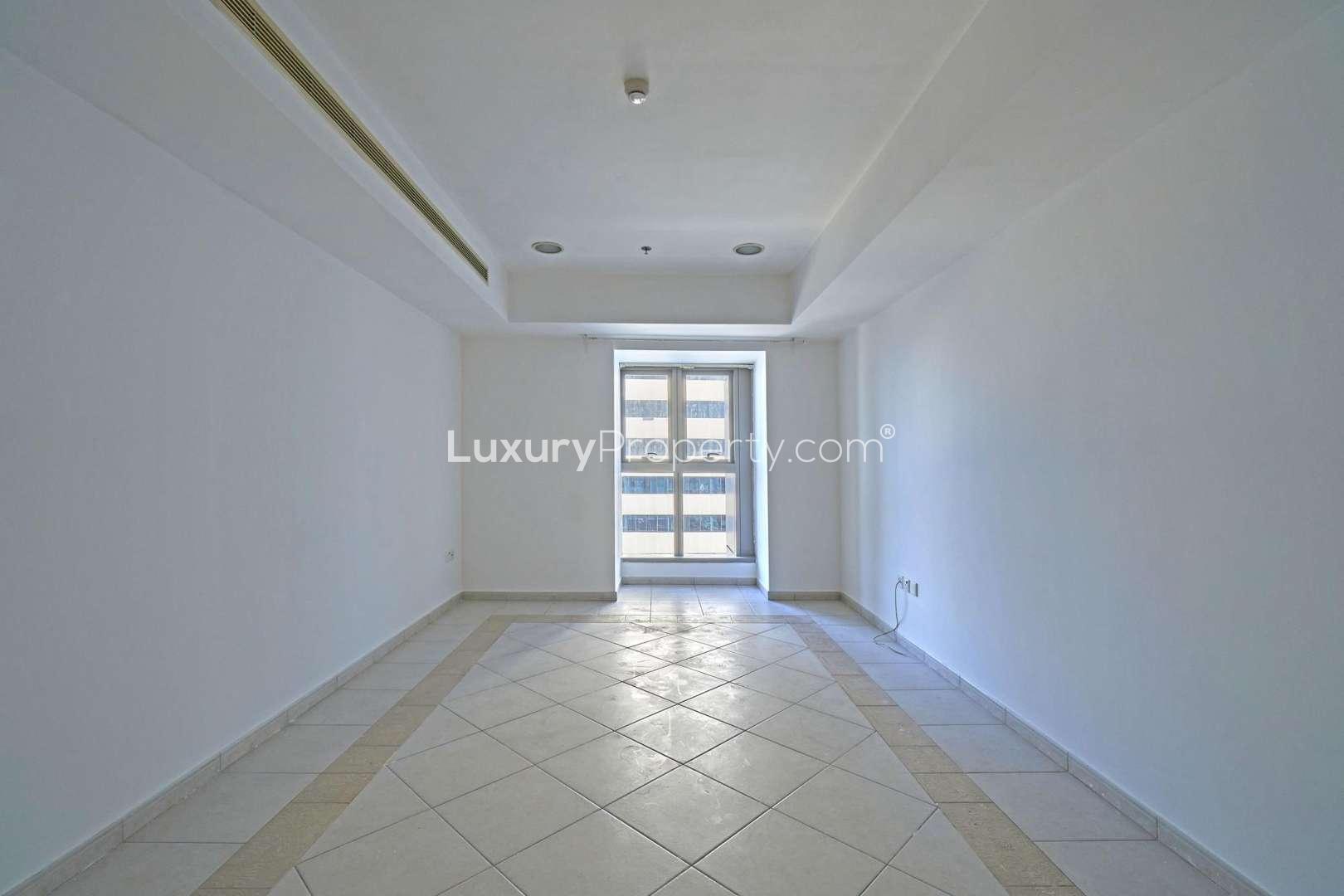 Exterior view of Princess Tower in Dubai Marina, luxury apartment for rent