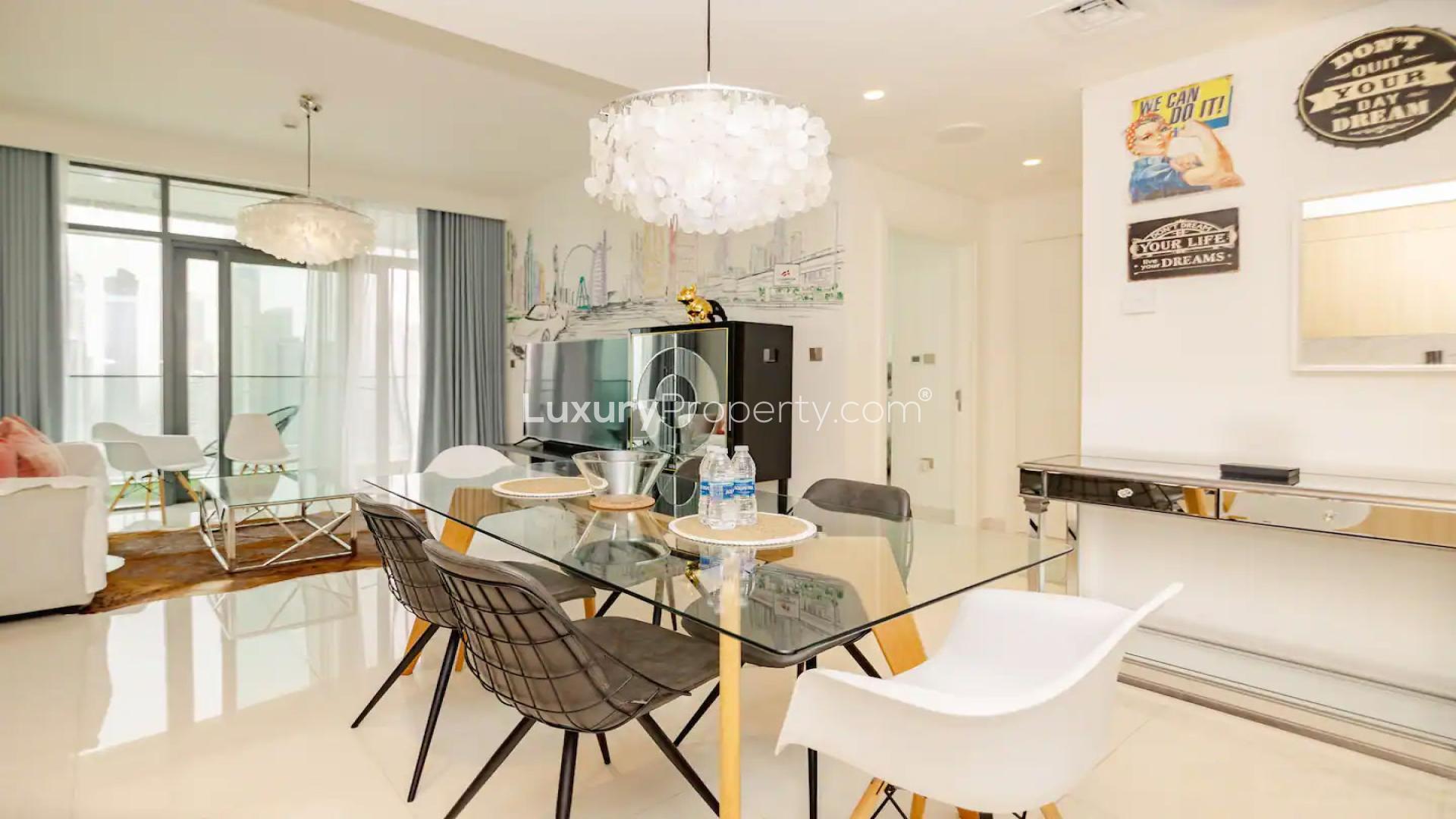 "Modern dining area in luxury 1-bedroom apartment, Emaar Beachfront, Dubai Harbour, with marina views.",N/A,Modern kitchen and dining area in 1-bedroom apartment, Emaar Beachfront, Dubai Harbour