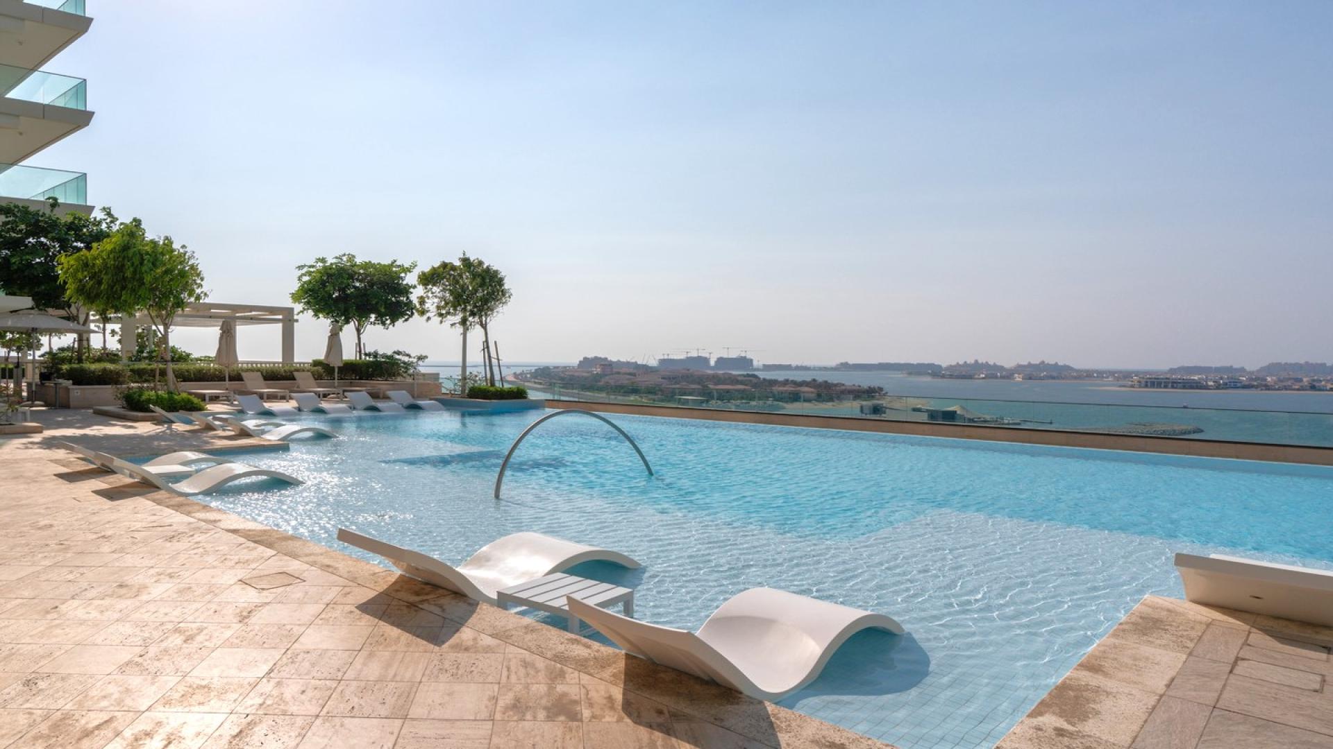 High-floor apartment view of Dubai Harbour and Emaar Beachfront with private beach access