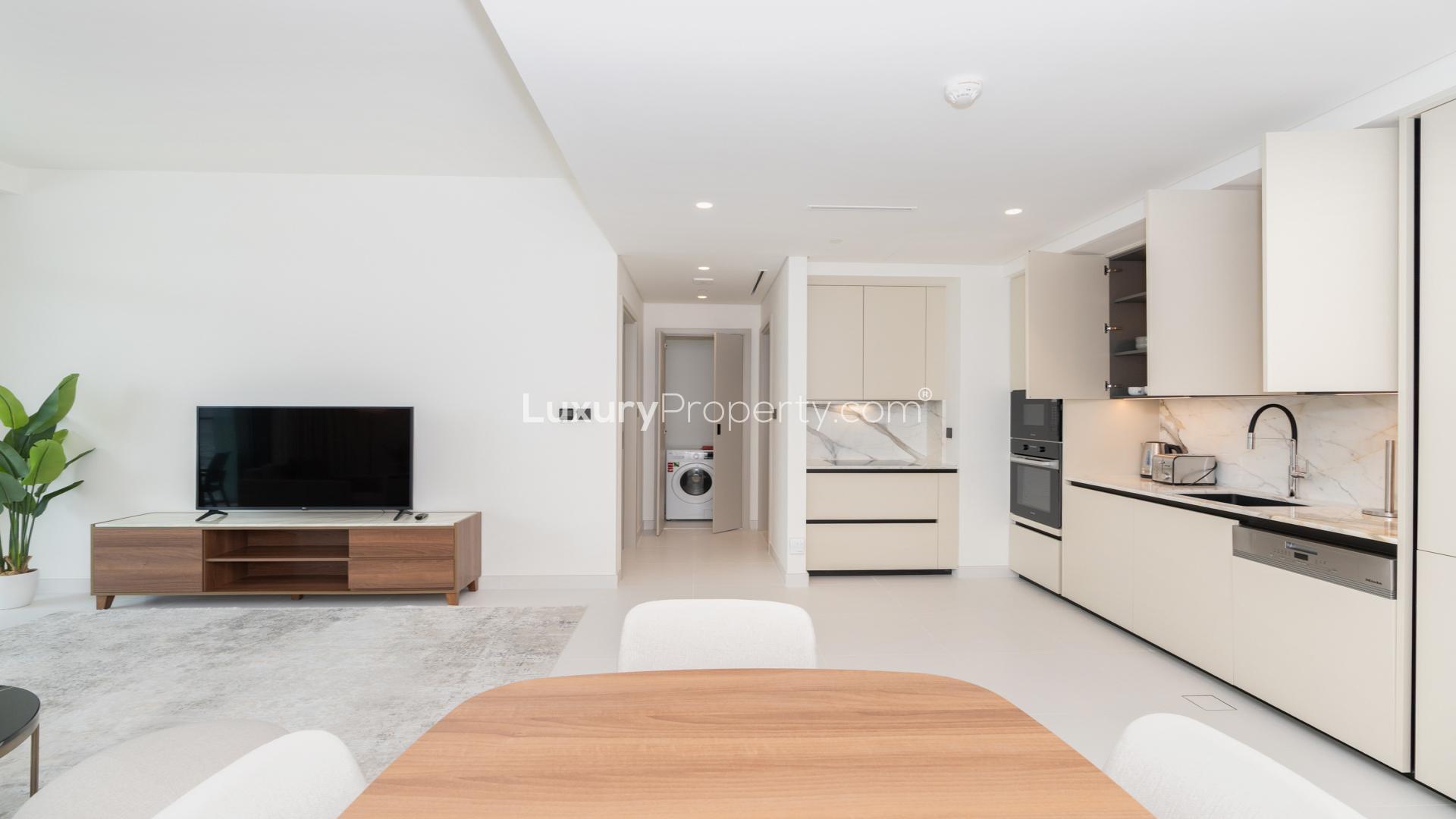 Modern kitchen in one-bedroom apartment for rent at Emaar Beachfront, Dubai Harbour