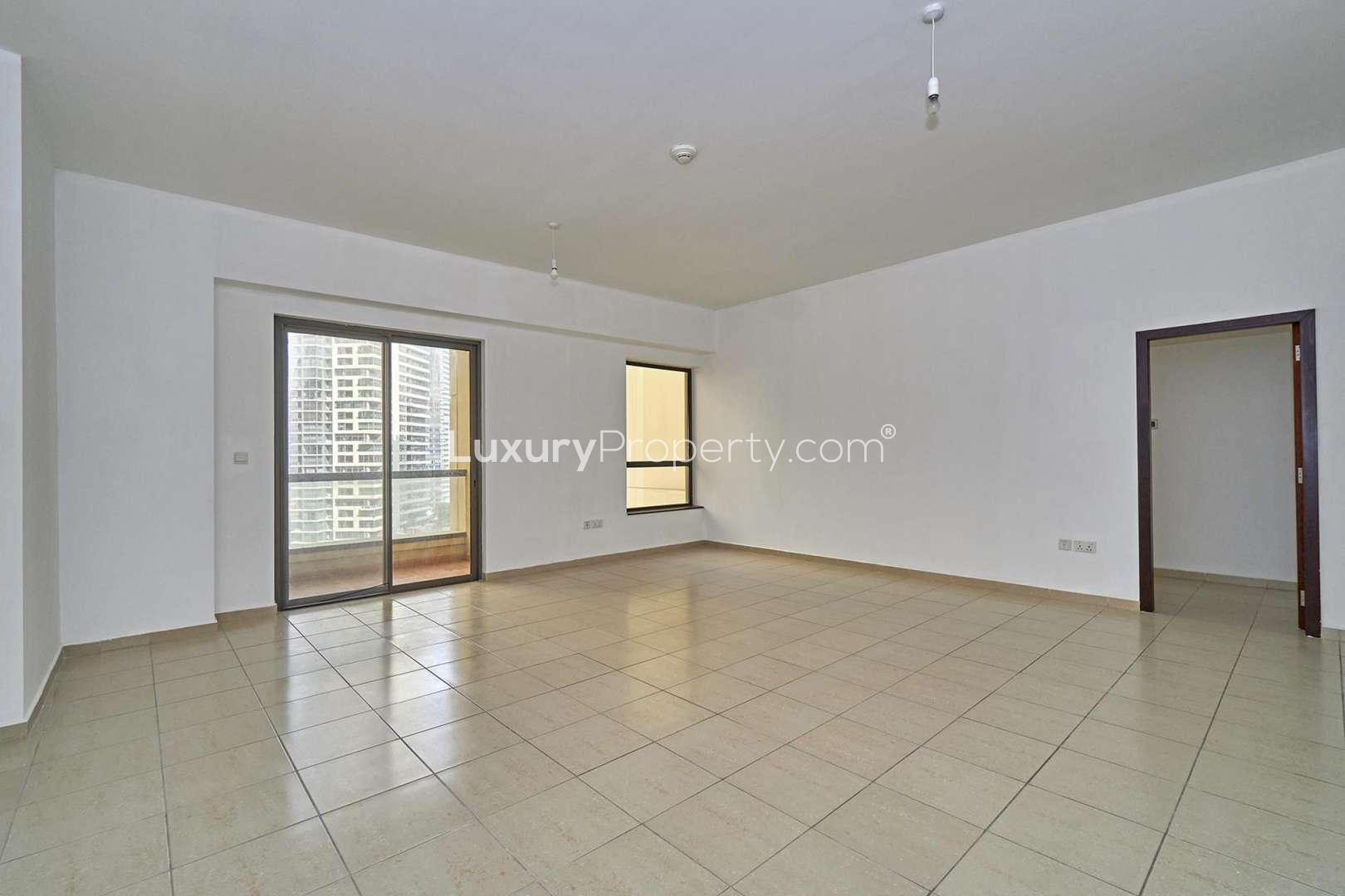Spacious living room in one-bedroom apartment, Rimal 4, Jumeirah Beach Residence for rent