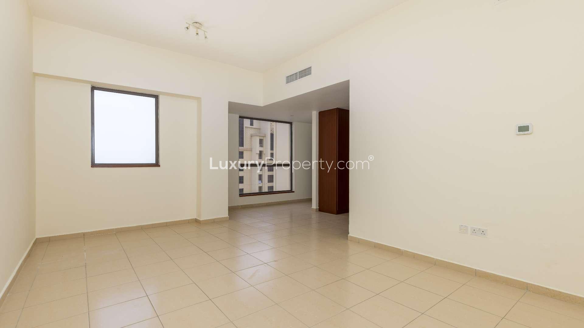 Spacious living area in 1-bedroom apartment, Sadaf, Jumeirah Beach Residence, available for rent