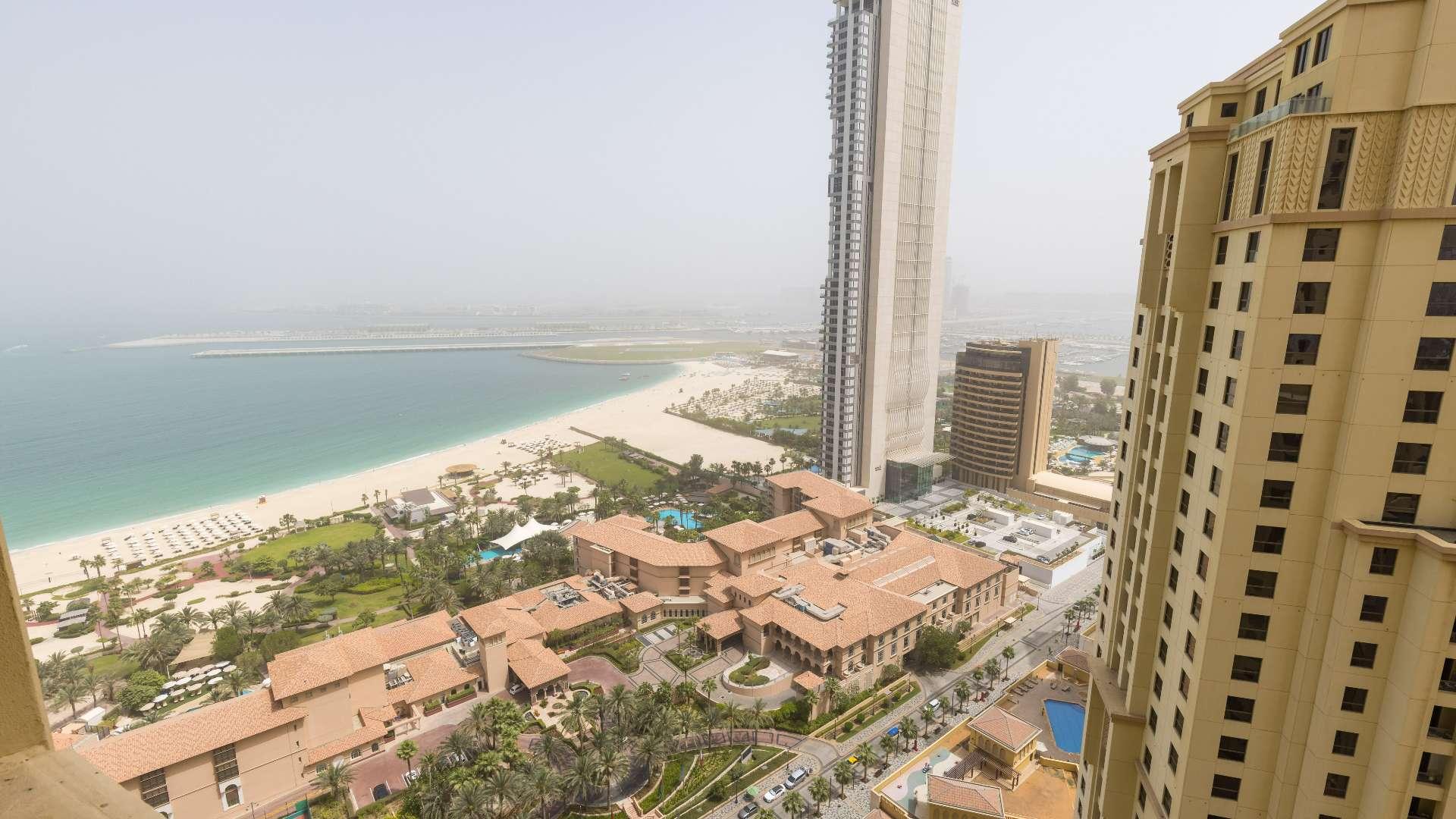 Empty living room in spacious 1-bedroom apartment, Sadaf, Jumeirah Beach Residence for rent