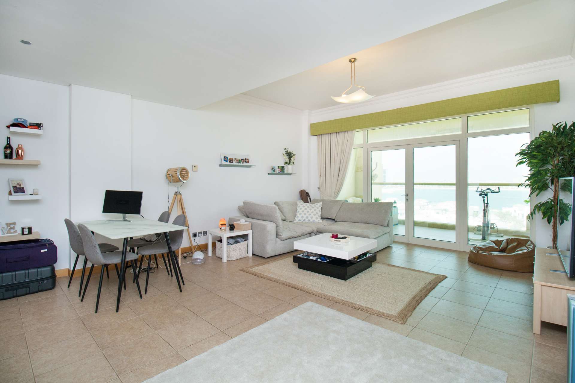 Bright living area in 1-bedroom apartment, Al Khudrawi, Shoreline Residences, Palm Jumeirah
