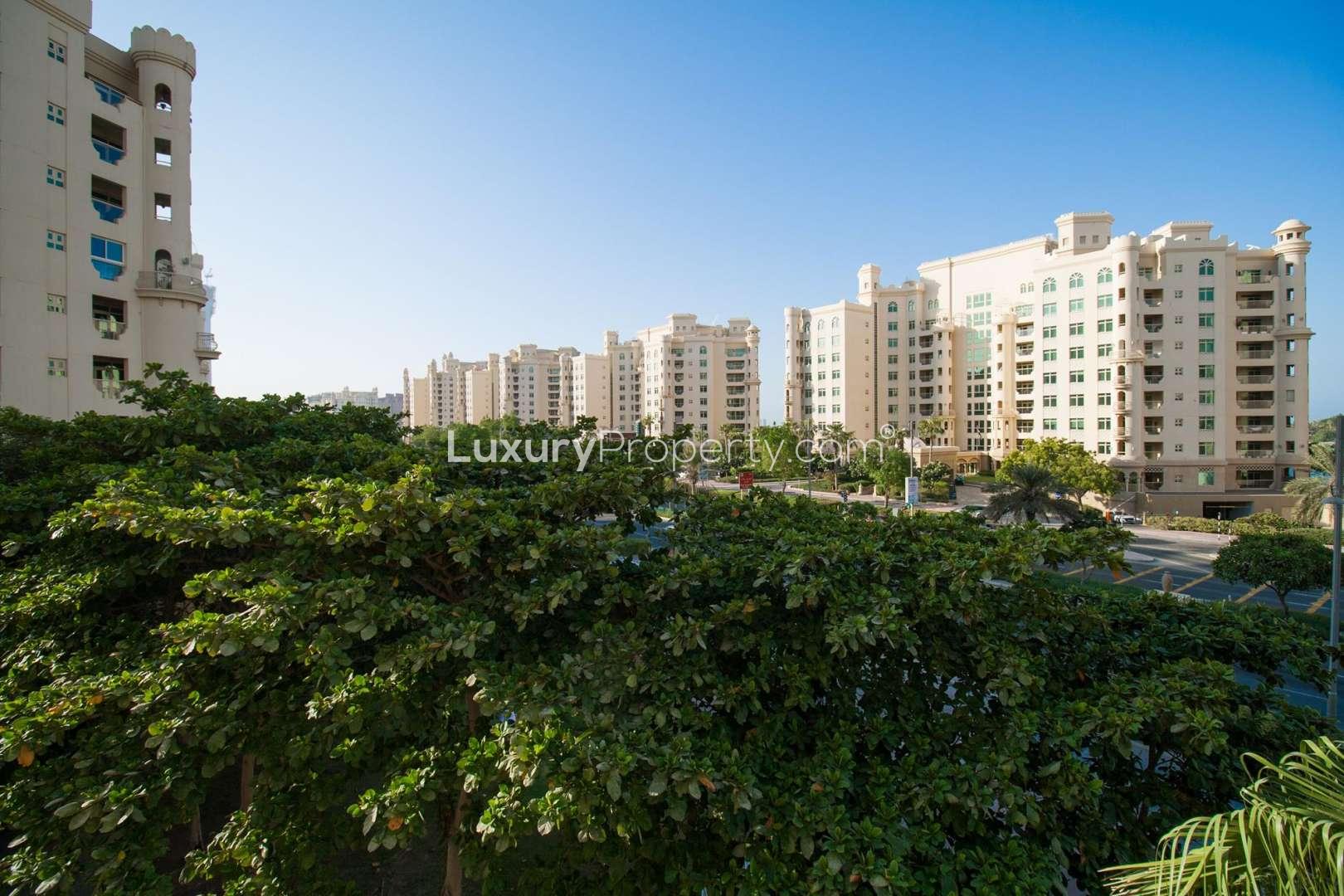 Shoreline Apartments view, Palm Jumeirah, Dubai - one-bedroom furnished apartment for rent