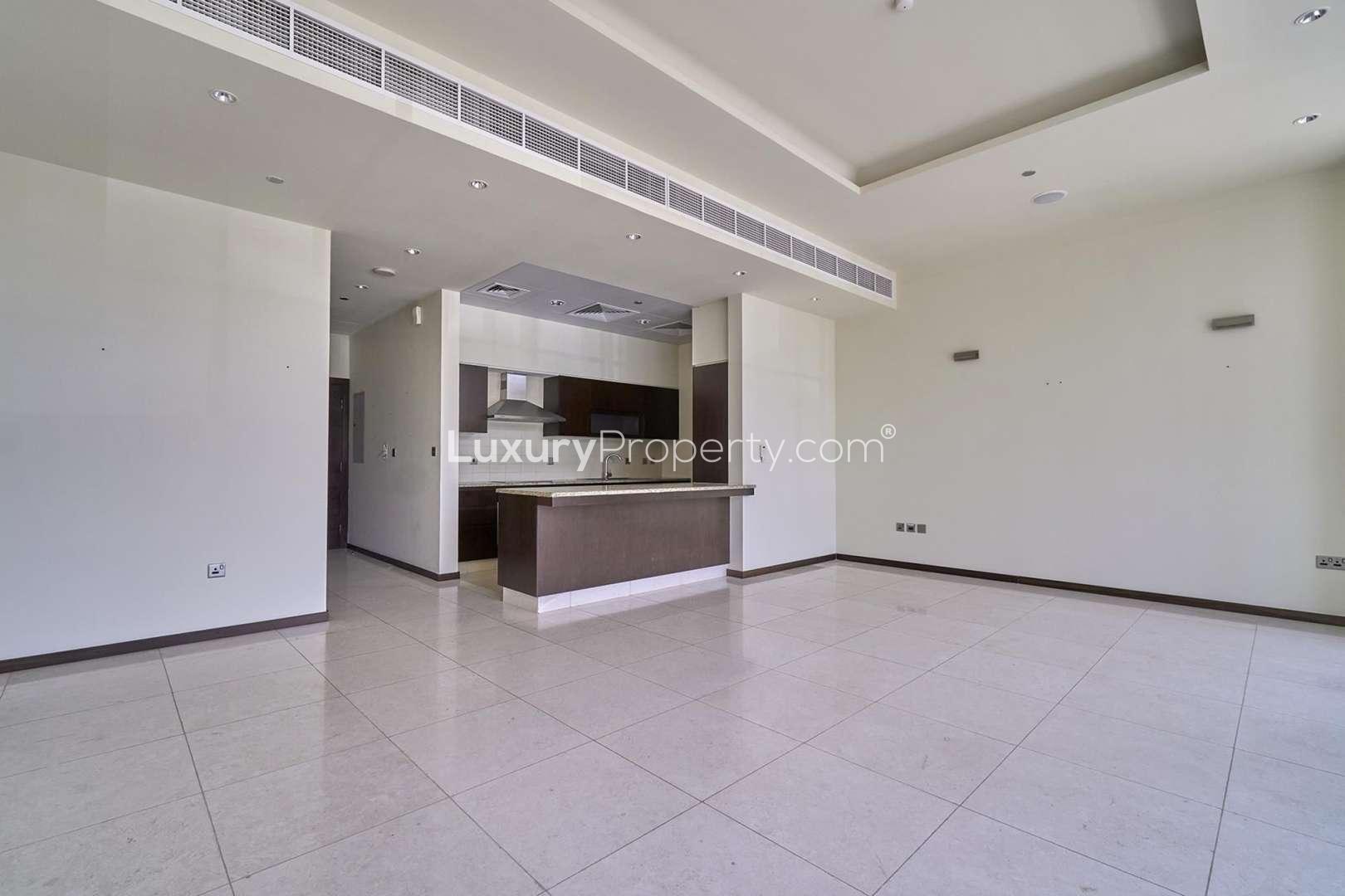 Spacious modern kitchen in 1-bed apartment, Tiara Residences, Palm Jumeirah, for rent