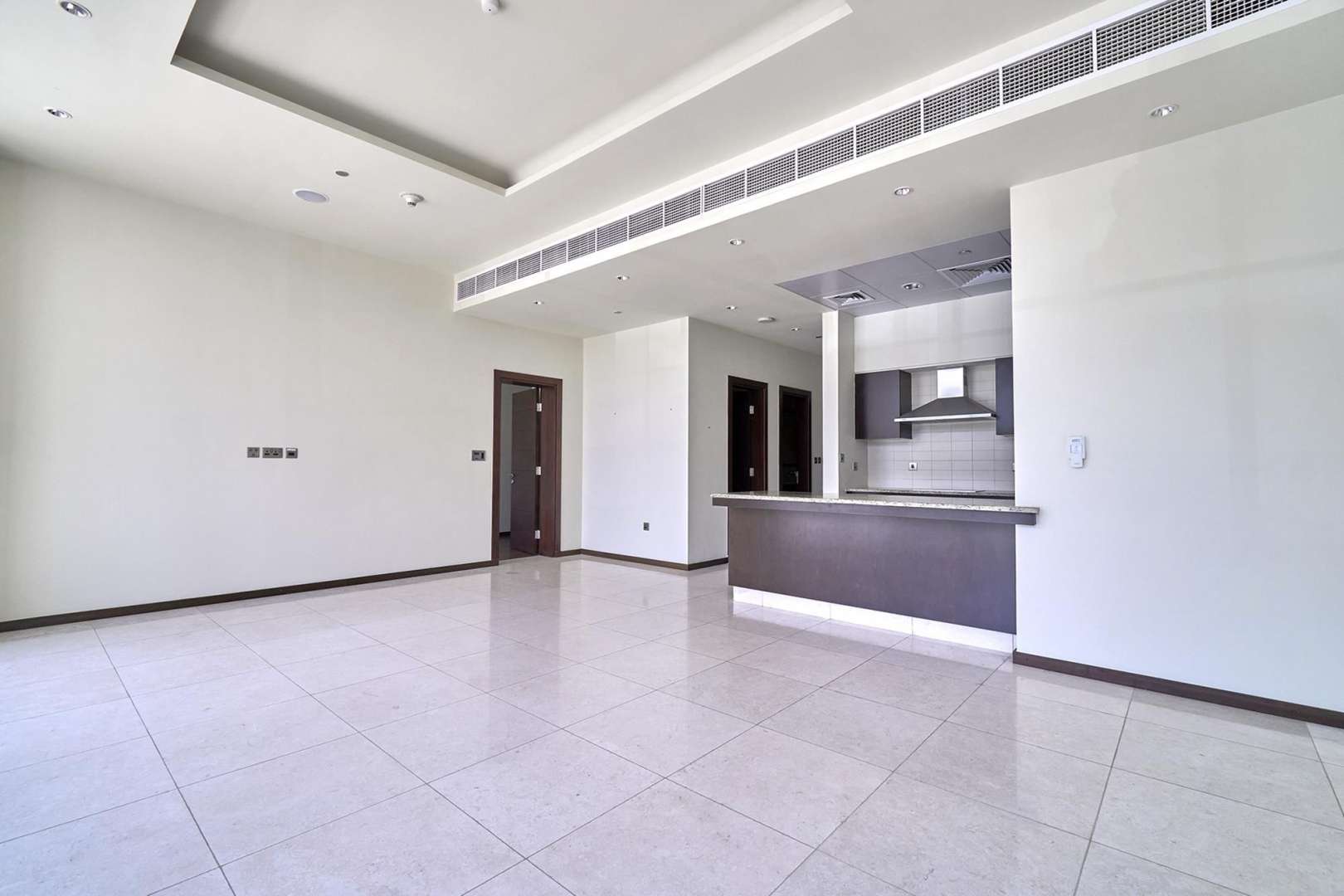 Spacious living area with large windows in Tiara Residences apartment, Palm Jumeirah