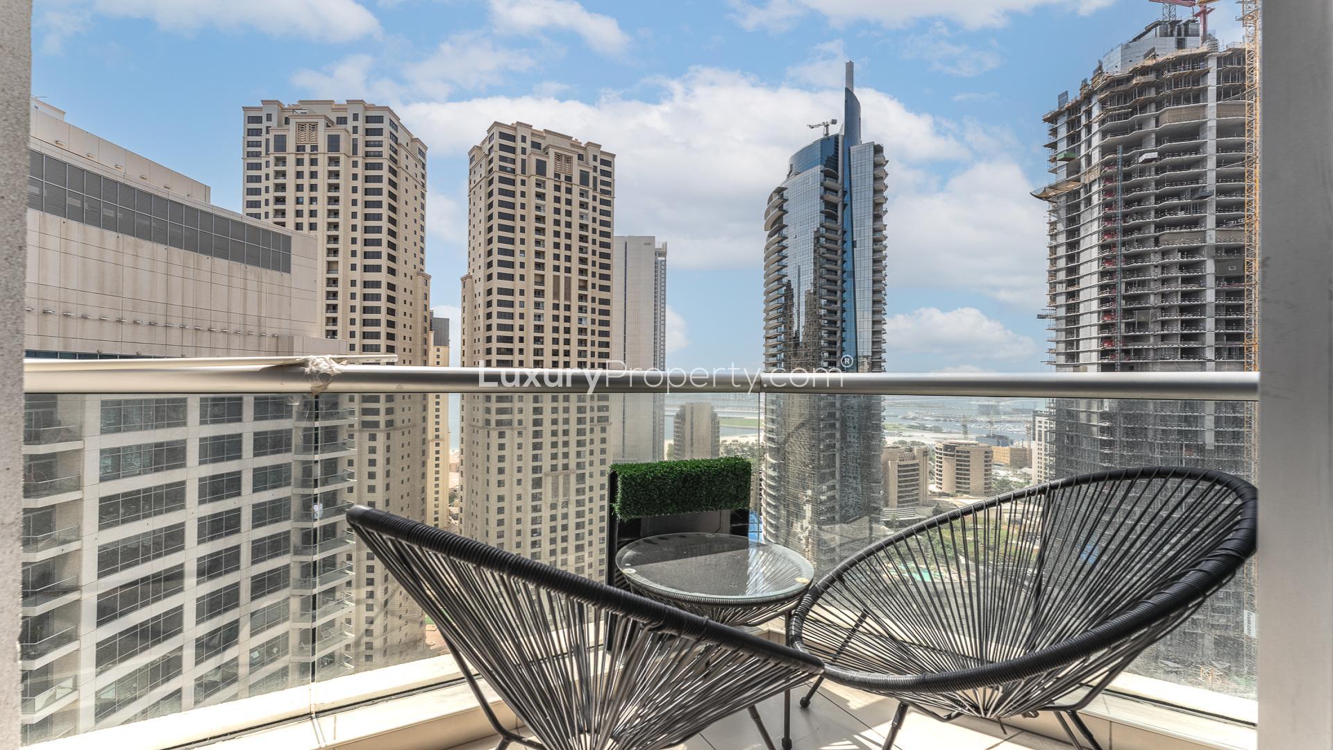 Chiller-free furnished apartment in Park Island, Dubai Marina with modern kitchen and living area