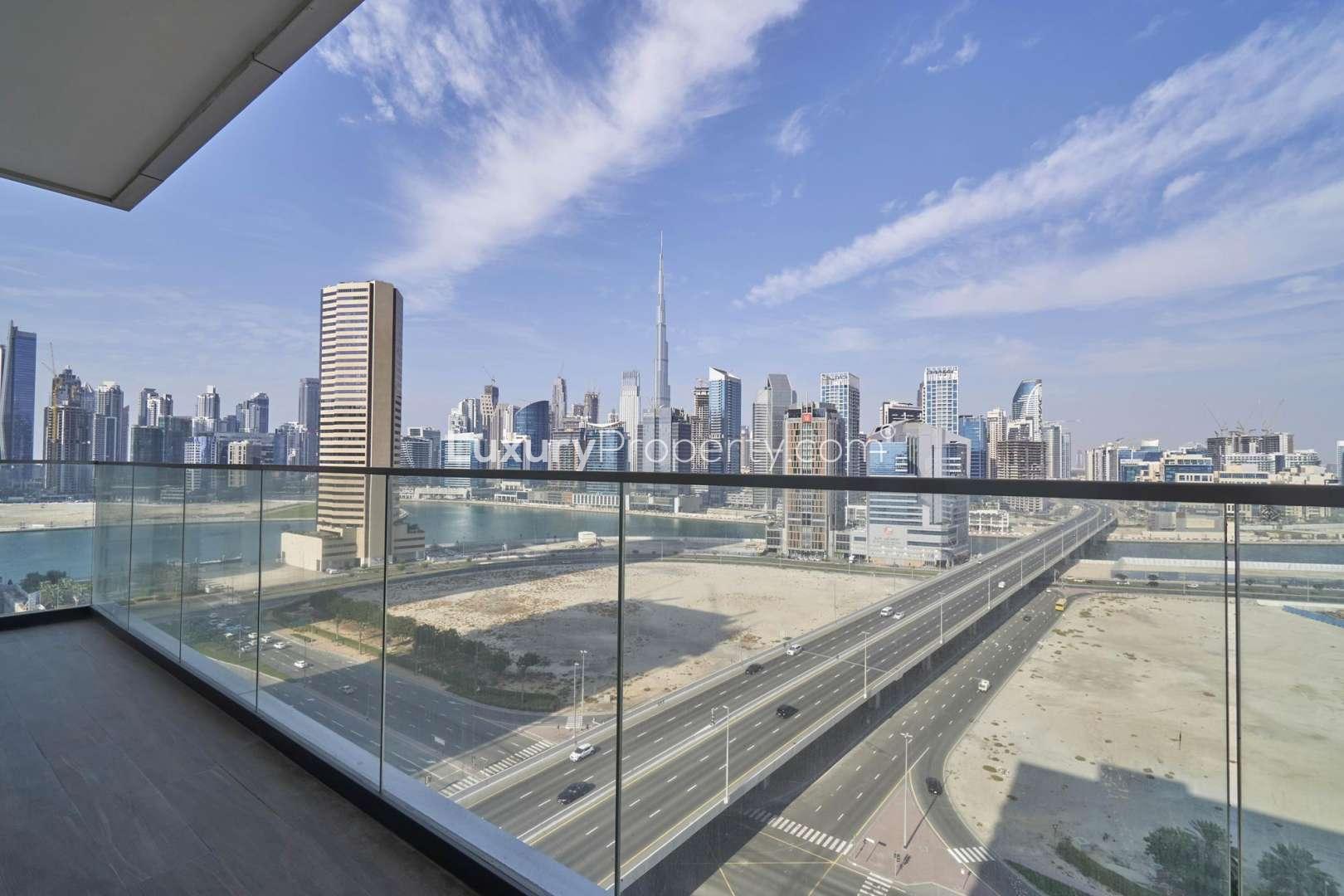 Elegant 1-bedroom apartment interior with city view in SOL Bay, Business Bay