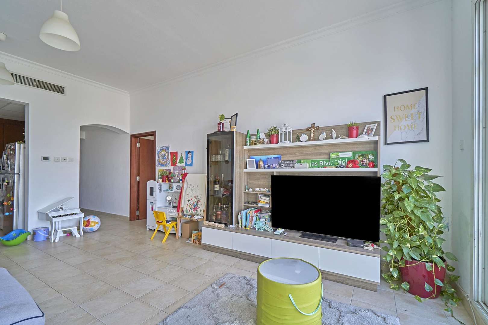 Spacious living room in lakeside 1-bedroom apartment, Green Community East, for rent