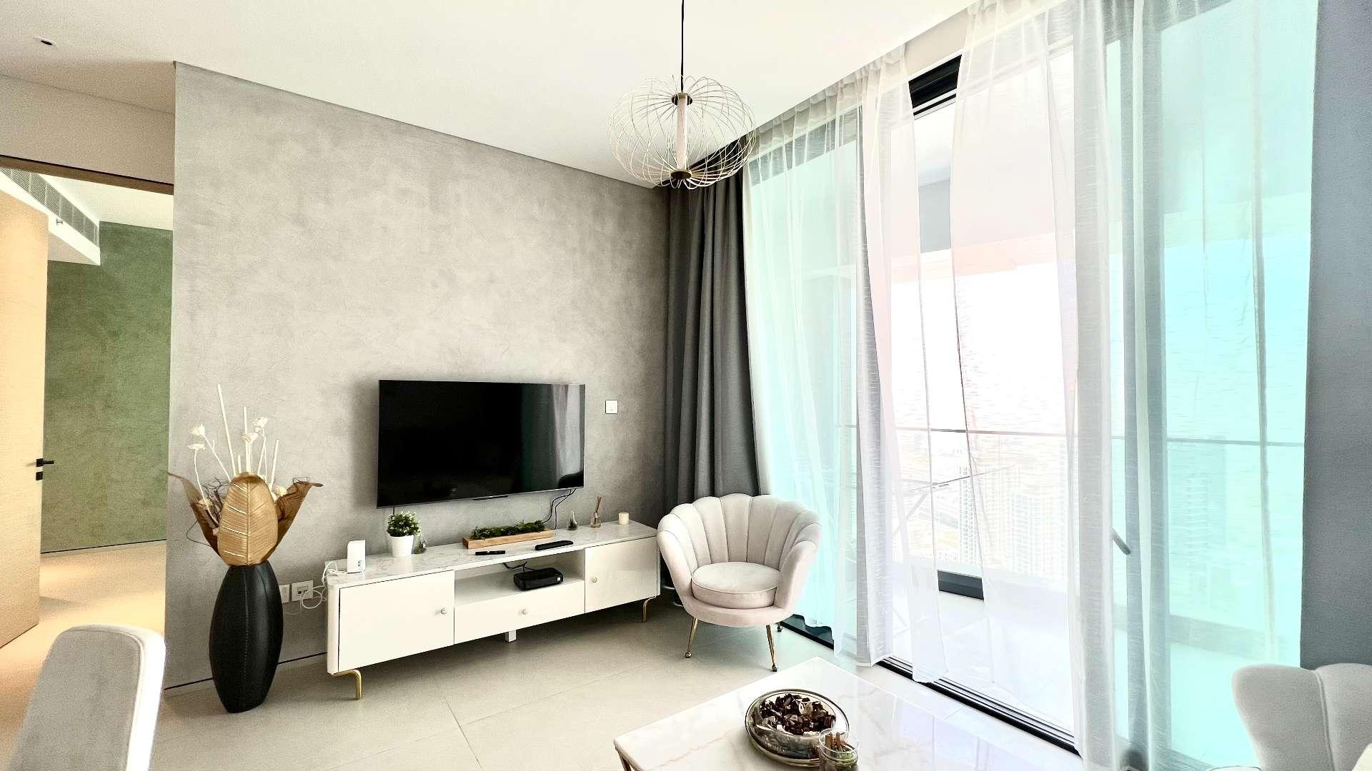 Modern bathroom in luxury 1-bedroom apartment at The Address Jumeirah Resort