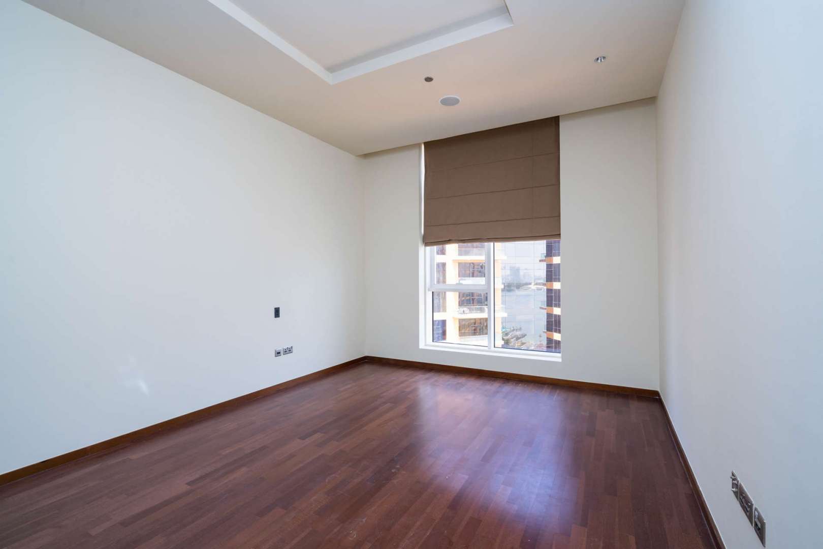 Empty bedroom with wooden flooring in Sapphire Tower, Tiara Residences, Palm Jumeirah apartment