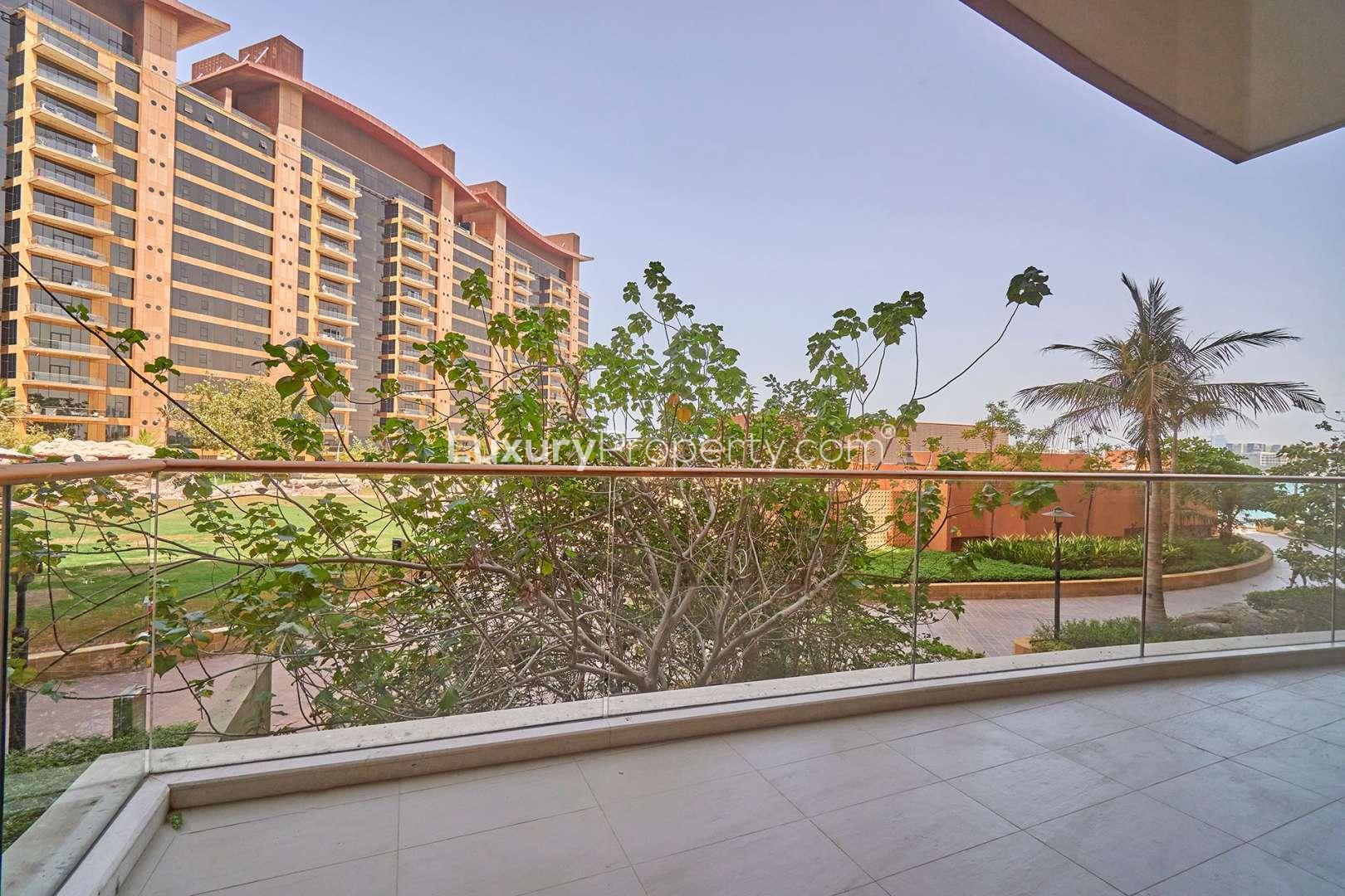 Spacious living room in 1-bedroom apartment, Tiara Residences, Palm Jumeirah, with large windows