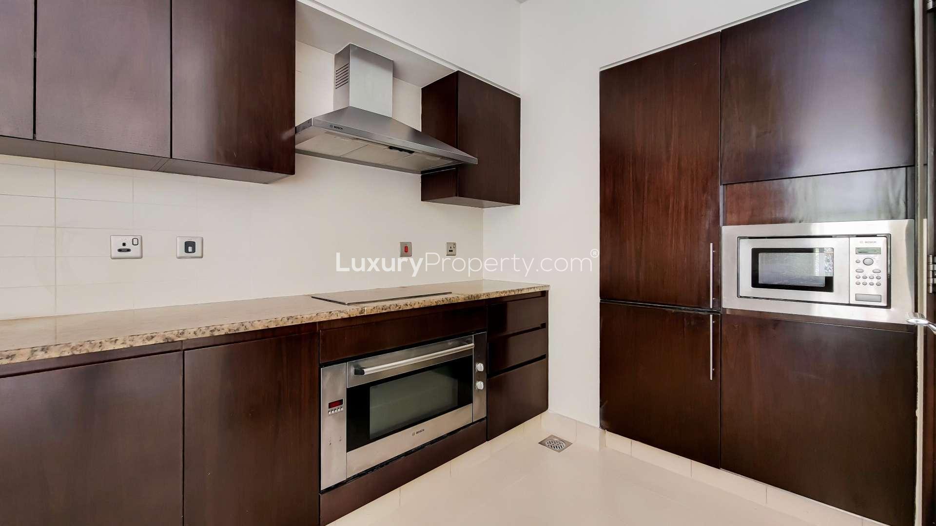 Exterior view of Tiara Residence apartment for rent in Palm Jumeirah, lush landscaping