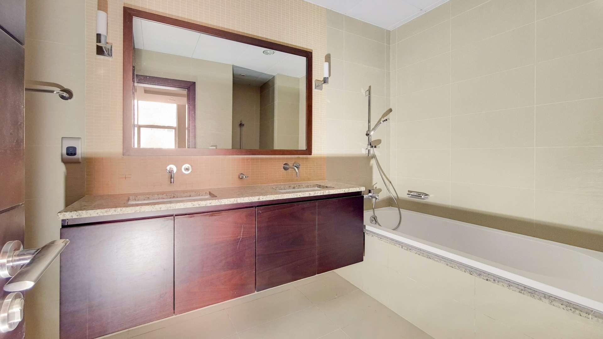 Spacious living area in Tiara Residences apartment, Palm Jumeirah, with modern kitchen