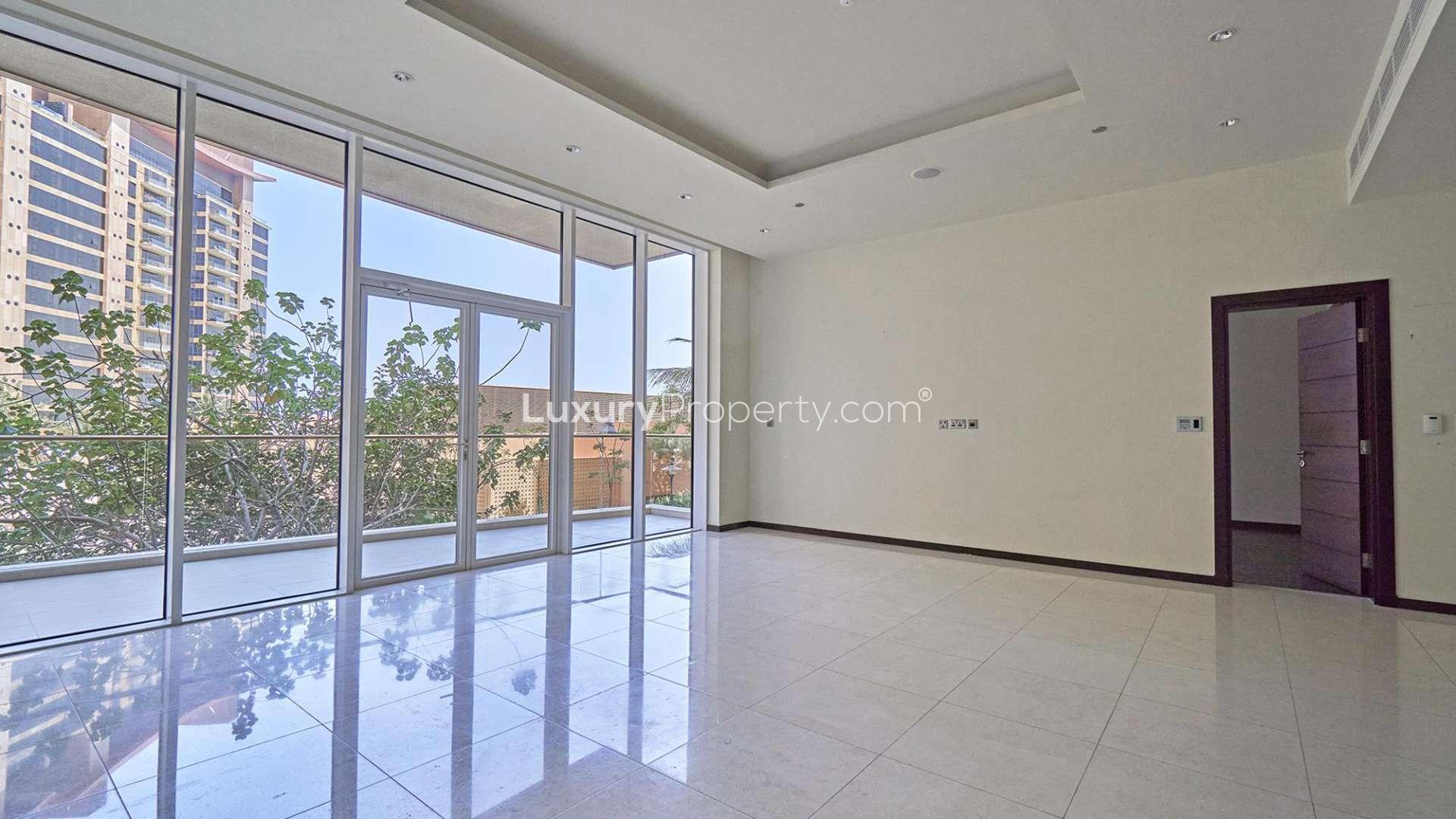 Spacious living area in 1-bedroom Tiara Residence apartment, Palm Jumeirah, available for rent