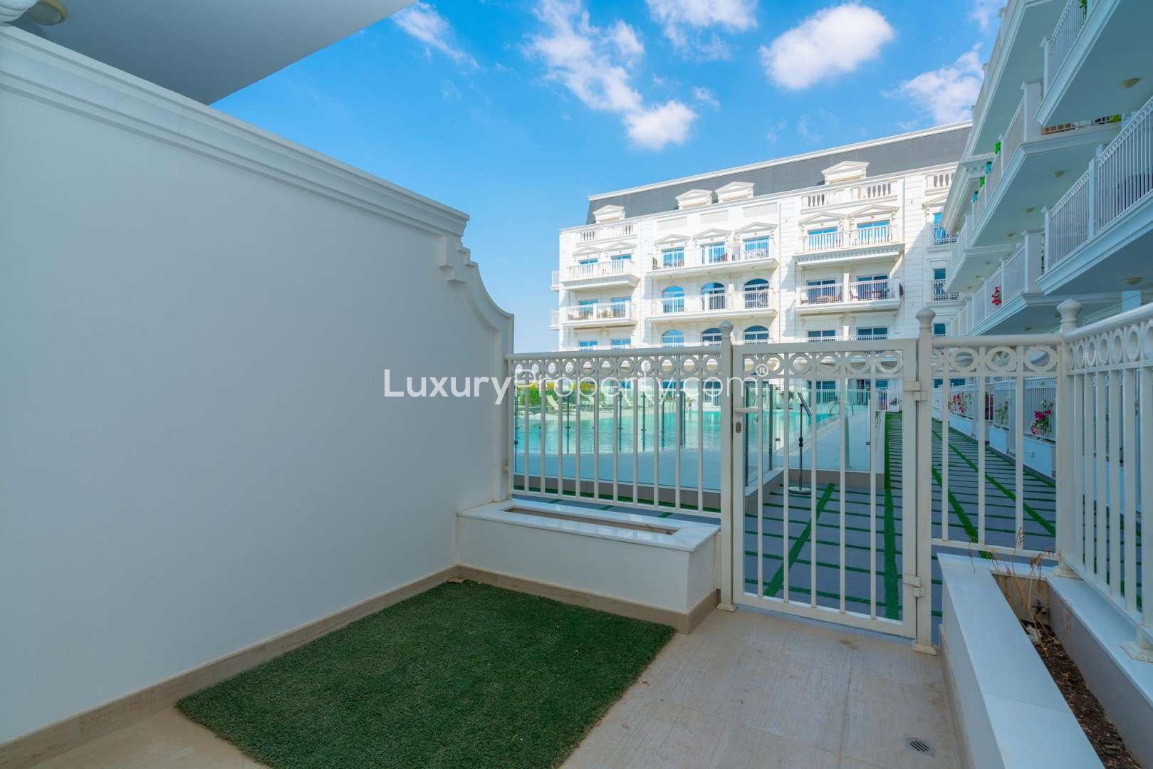 Ground floor apartment pool view at Vincitore Palacio, Arjan, for rent