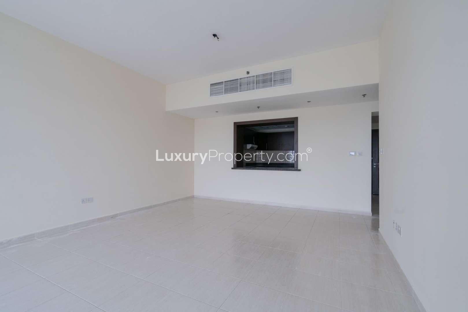 Spacious balcony with canal views in Windsor Manor, Business Bay apartment for rent
