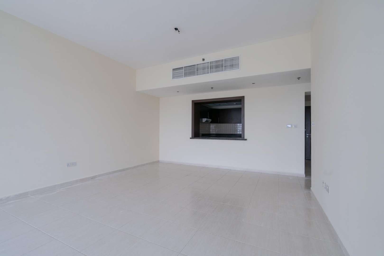 Spacious balcony with canal views in Windsor Manor, Business Bay apartment for rent