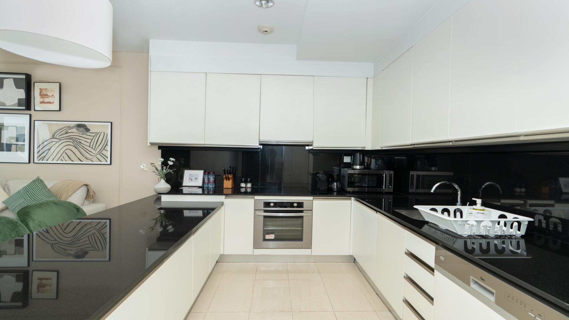 "High-floor furnished apartment with marina views, modern kitchen in Dubai Marina, JW Marriott.",High-floor furnished apartment kitchen with modern design in Dubai Marina, JW Marriott Hotel