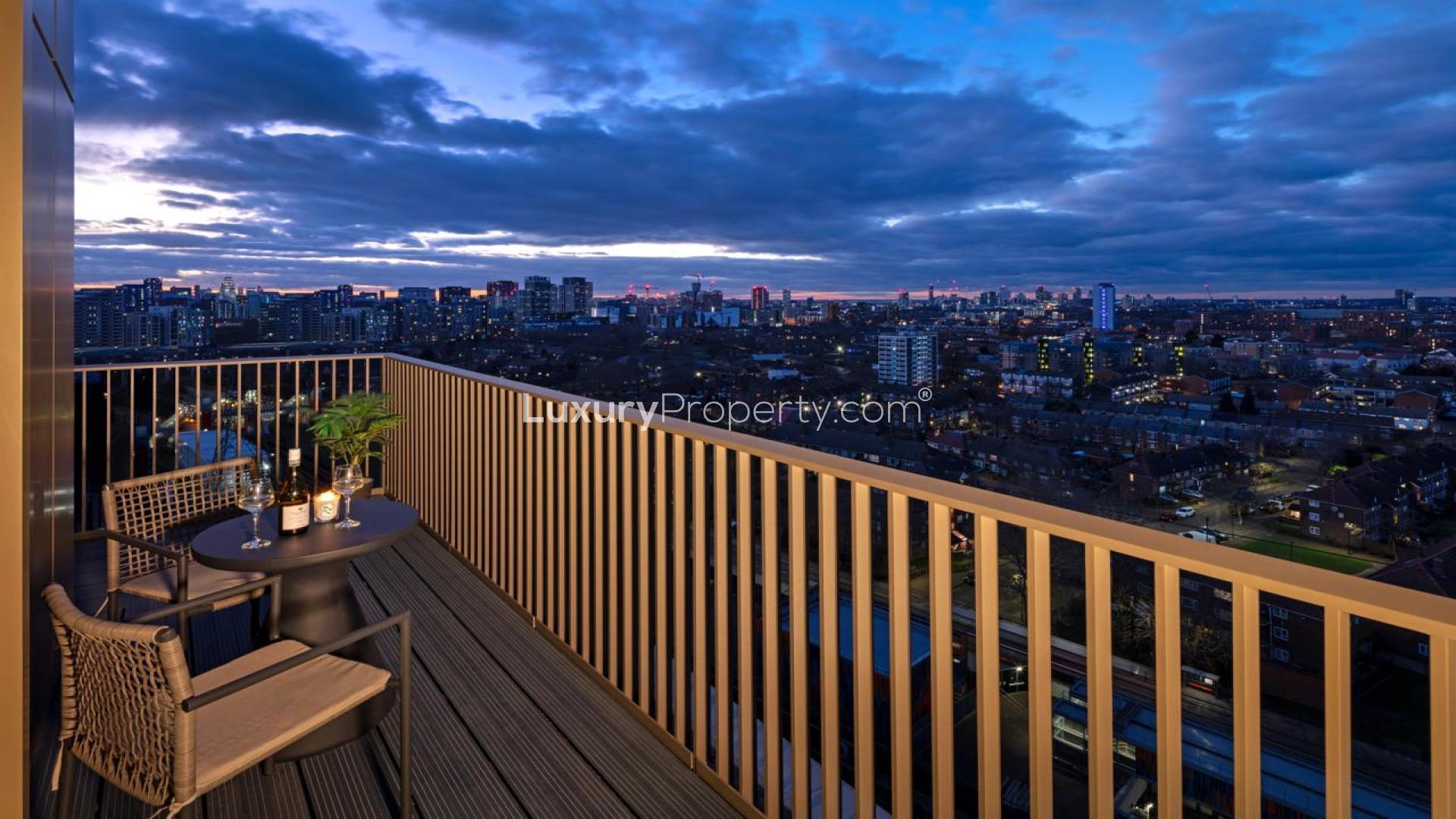 Stylish living room in Canary Wharf apartment with city view, modern decor, cozy seating