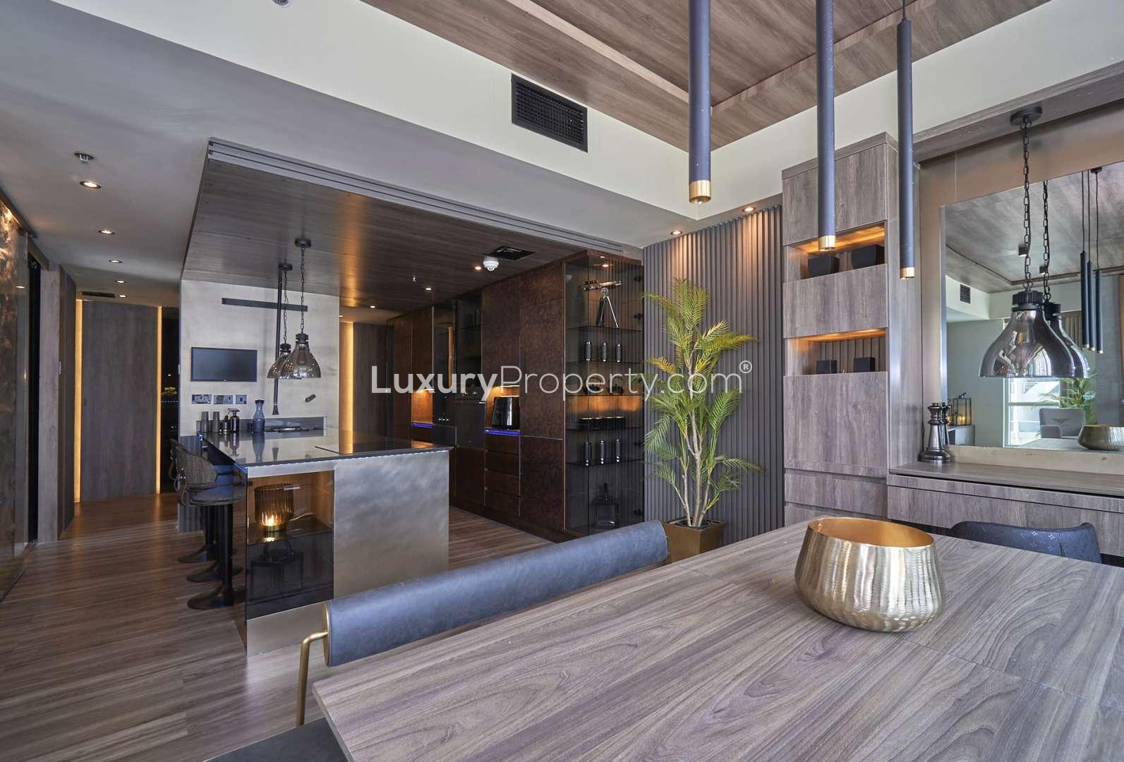 Modern kitchen in fully upgraded 1-bedroom apartment, Al Majara, Dubai Marina for sale