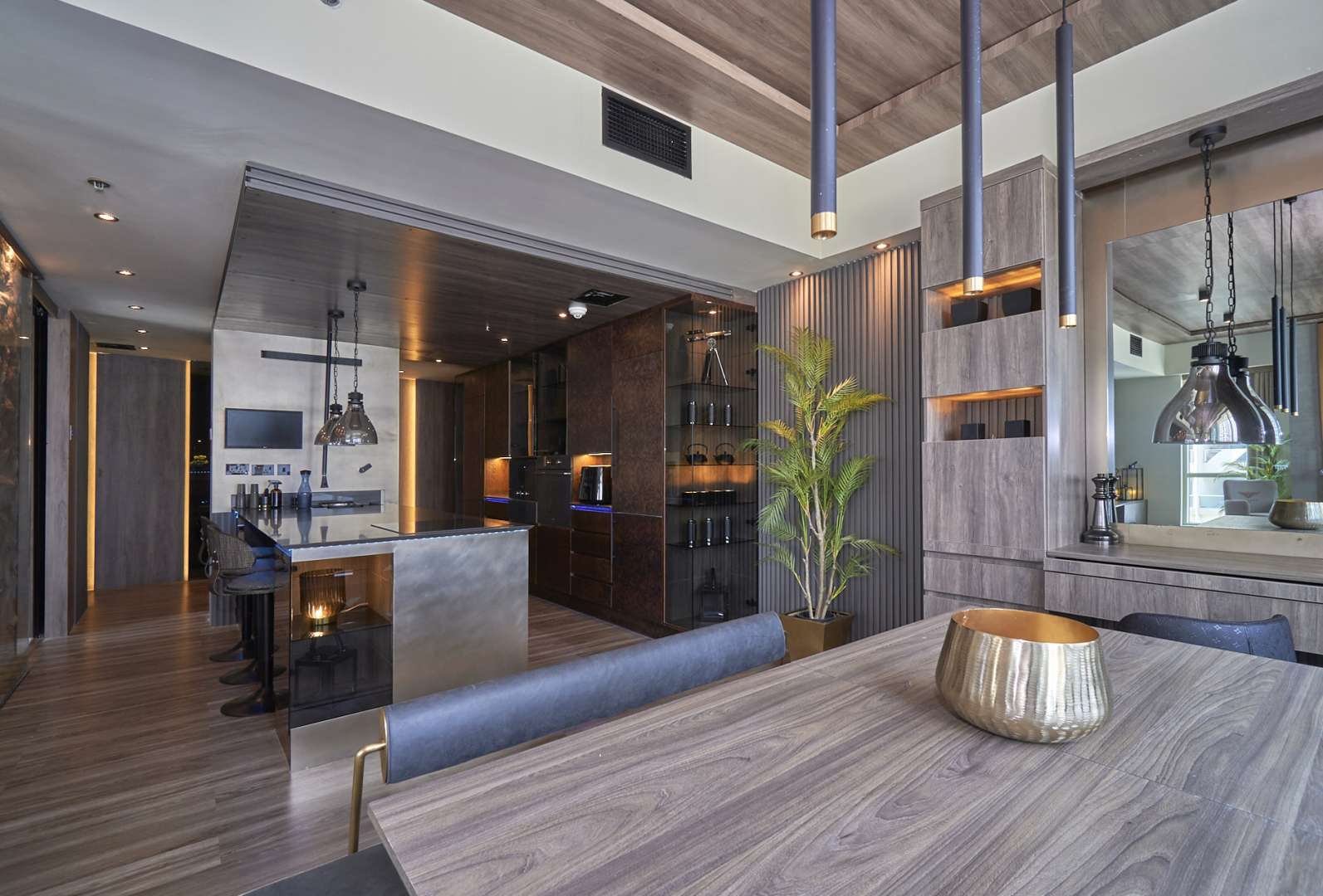 Modern kitchen in fully upgraded 1-bedroom apartment, Al Majara, Dubai Marina for sale