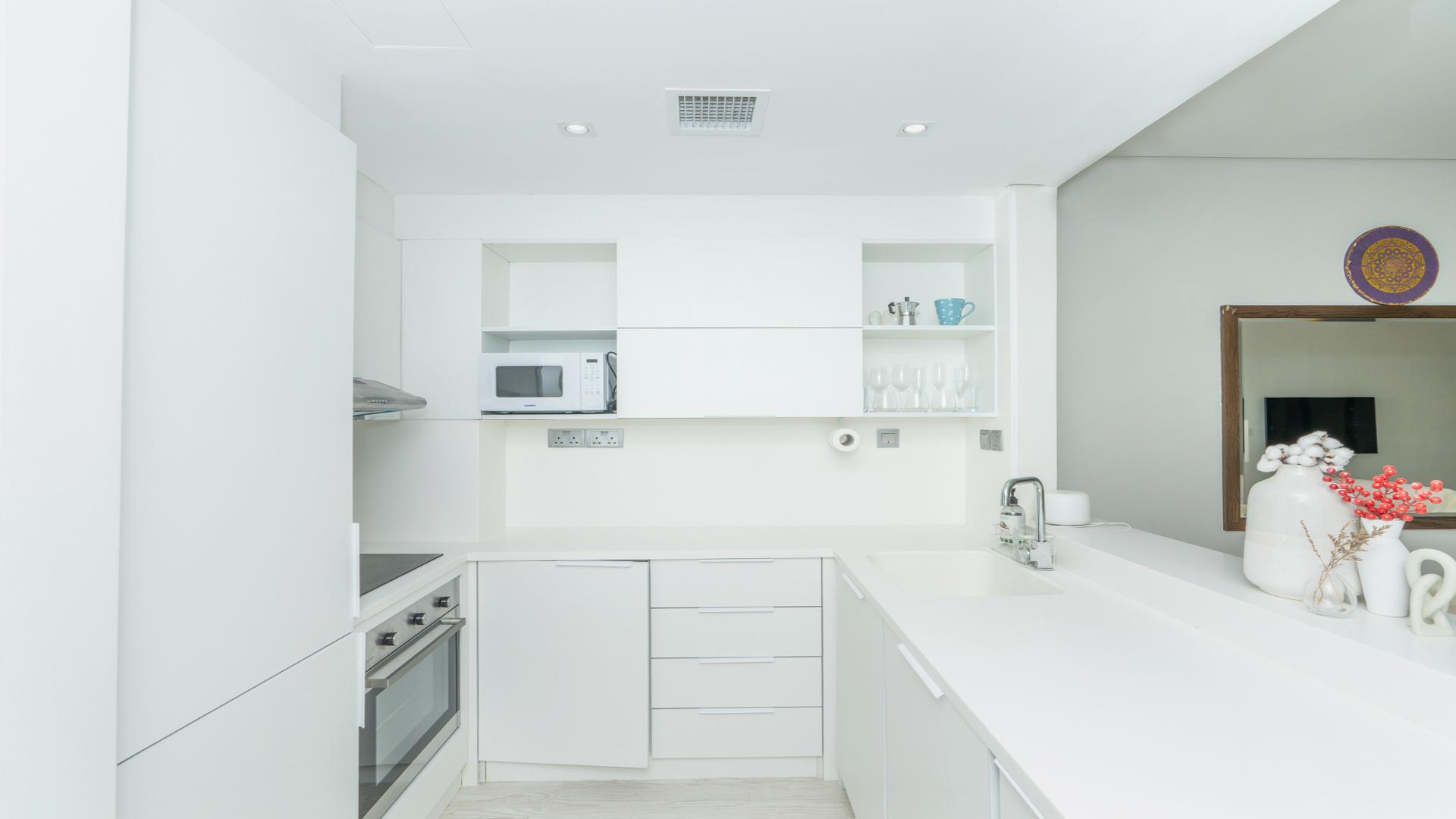 Elegant dining area in 1-bedroom apartment, The Royal Amwaj, Palm Jumeirah, for sale