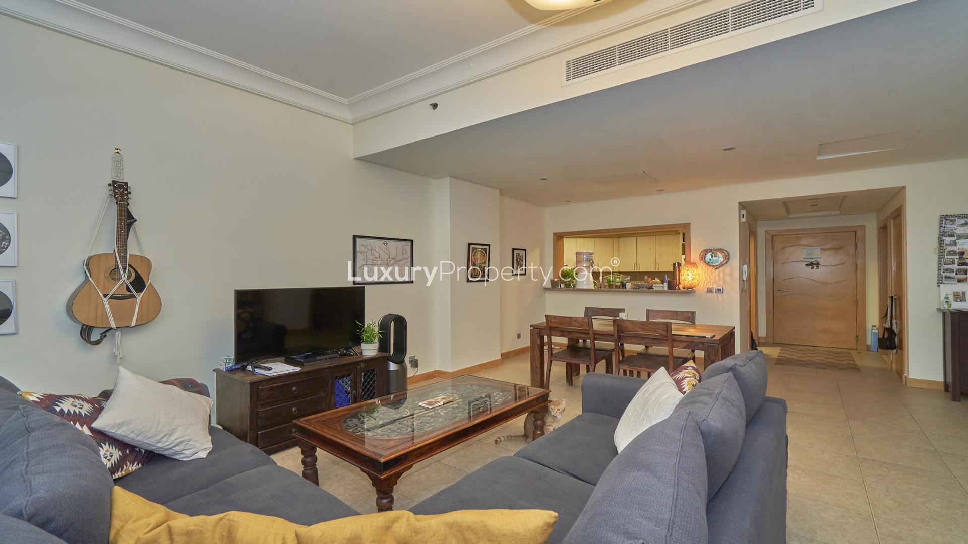 Living room of 1-bedroom apartment in Shoreline Apartments, Palm Jumeirah, with modern decor